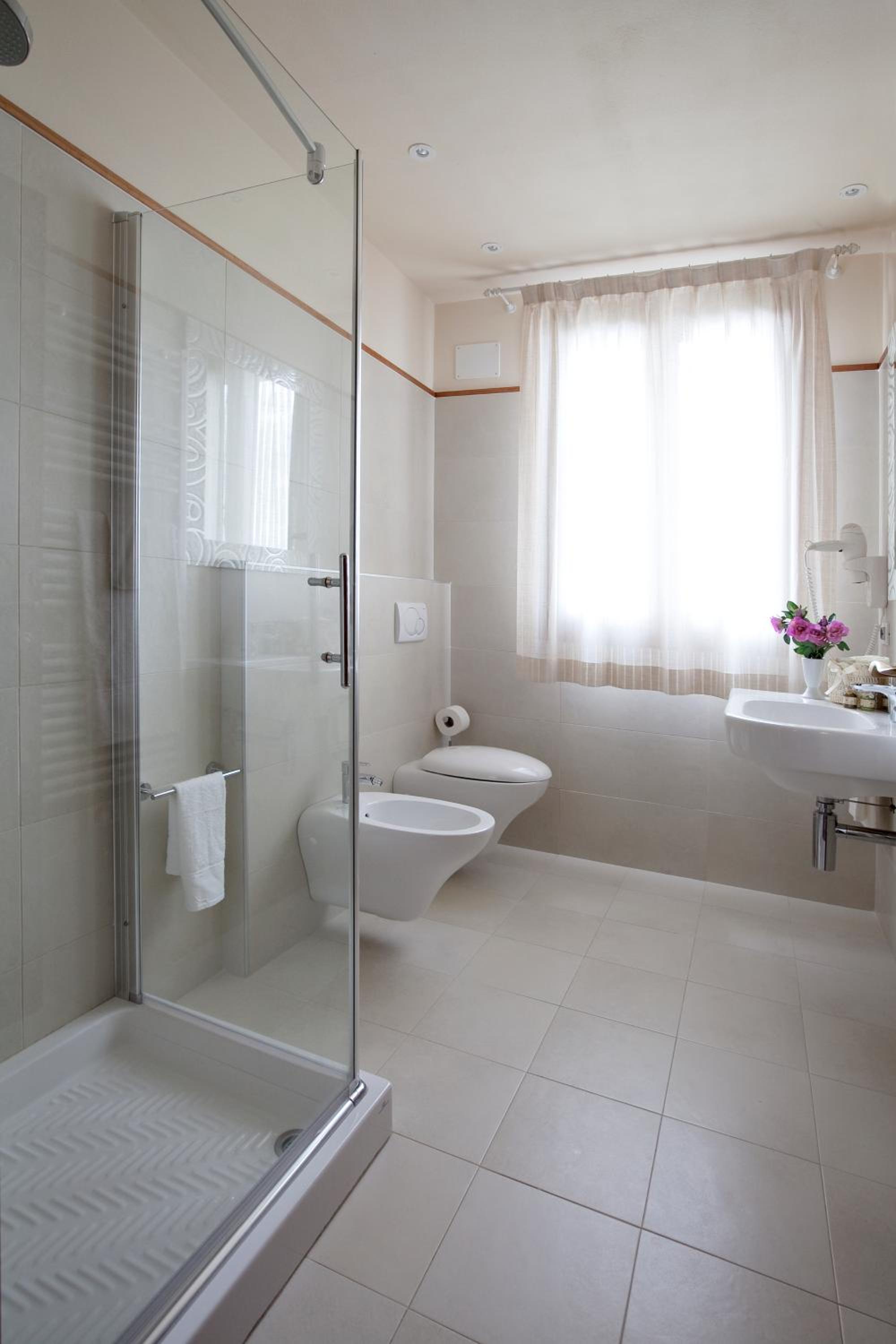 Two-Bedroom Apartment with Spa Bath - Photo 5