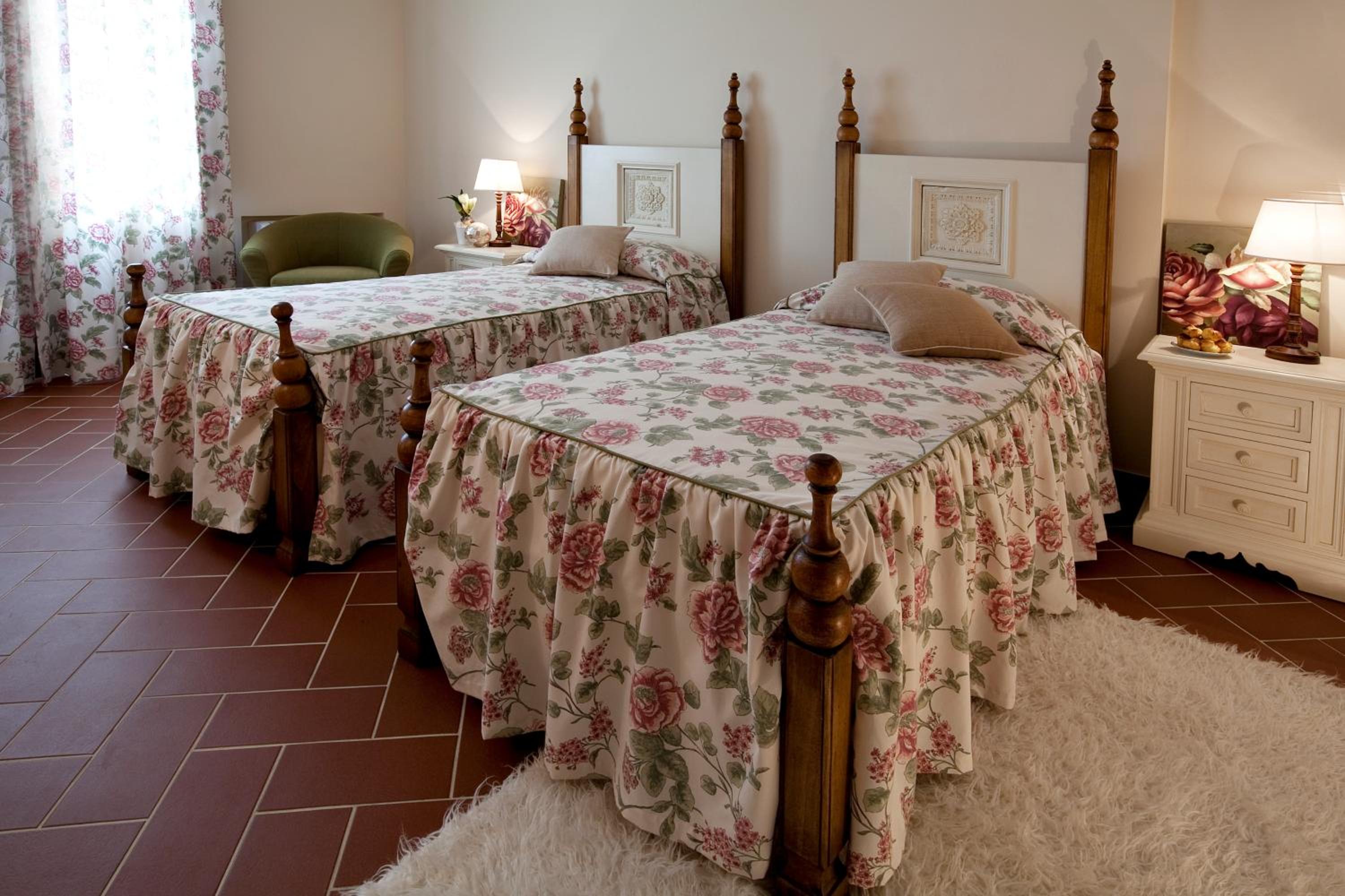 Two-Bedroom Apartment with Spa Bath - Photo 2