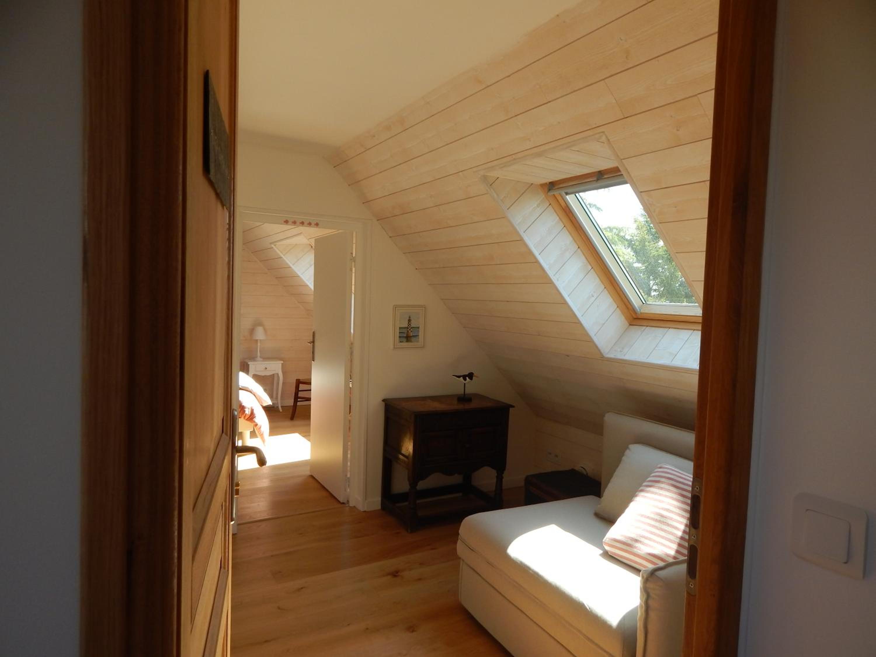 Queen Room photo 2