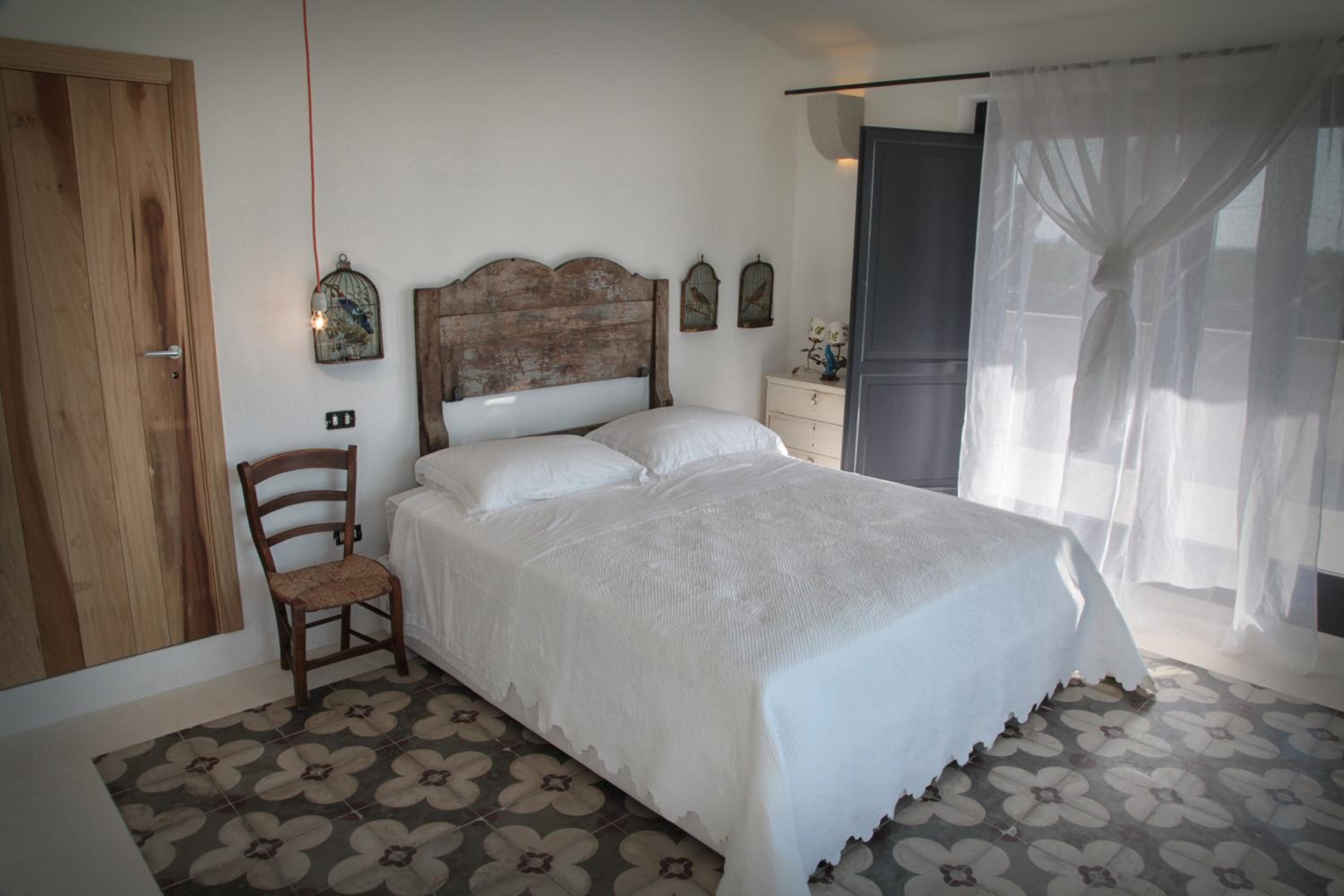 Suite - Photo 1