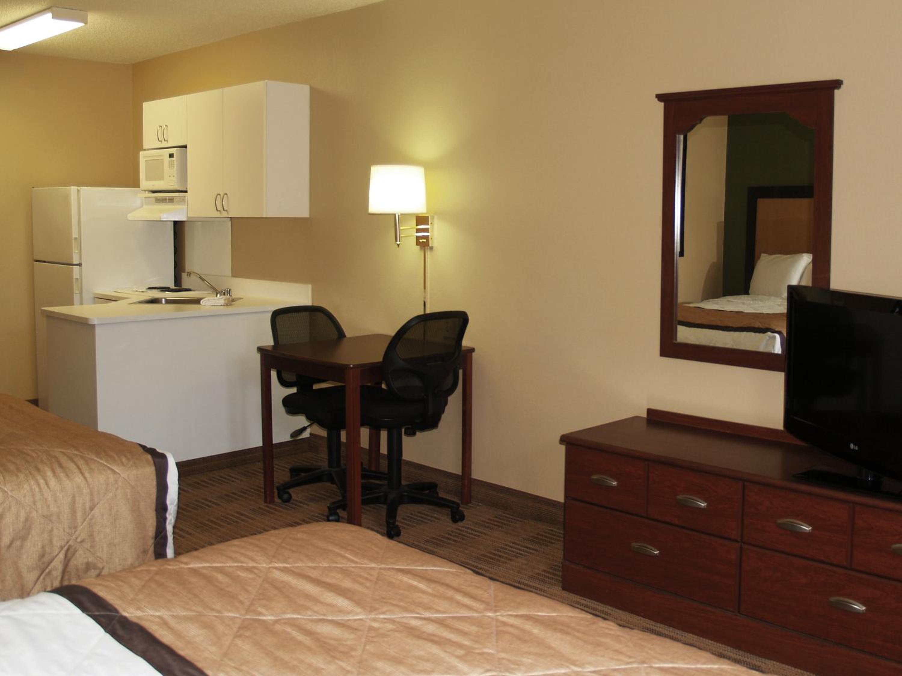 1 Queen Bed | Non-Smoking, Kitchen - Photo 1