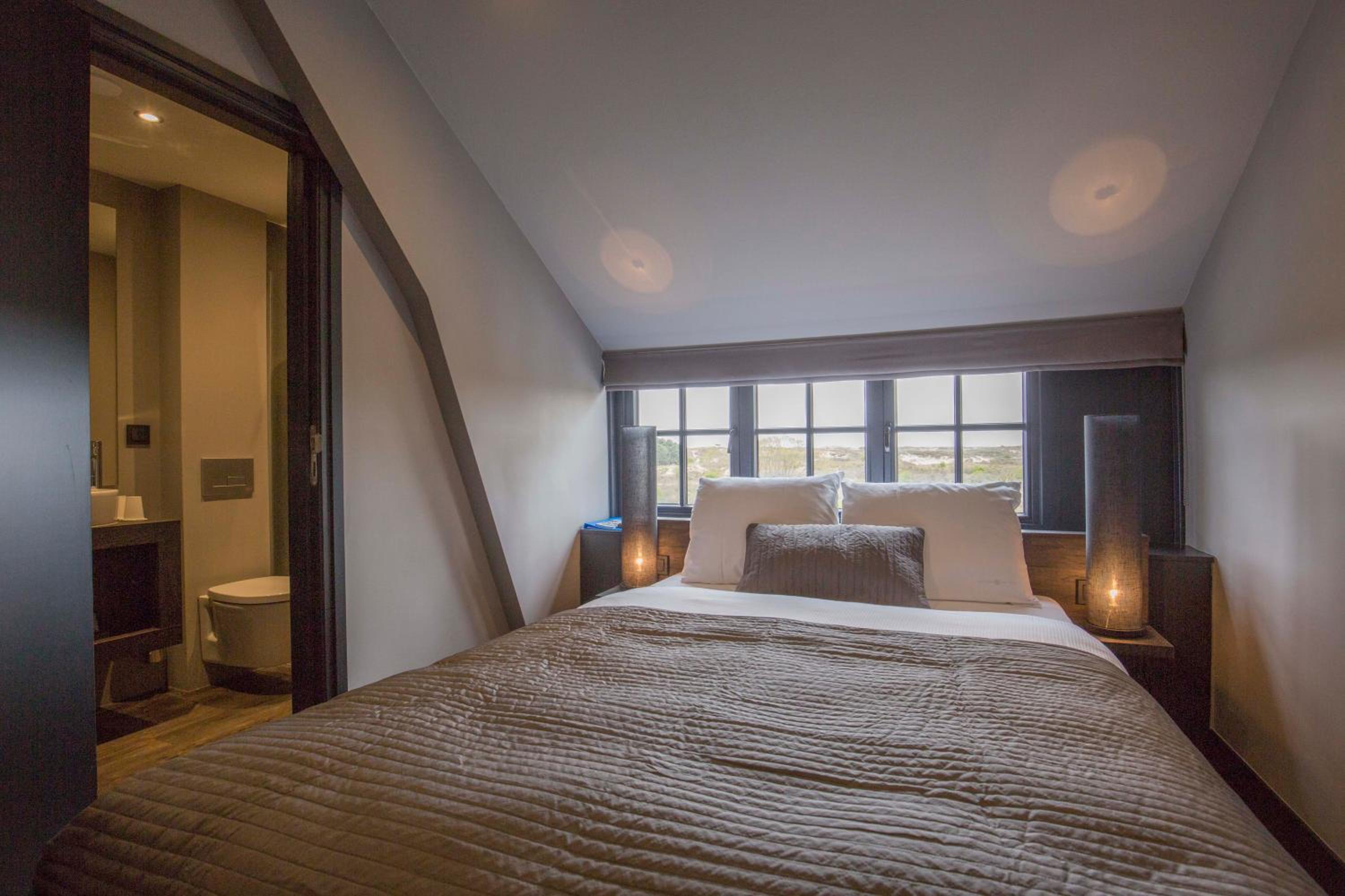 Small Double Room with Balcony - Photo 4