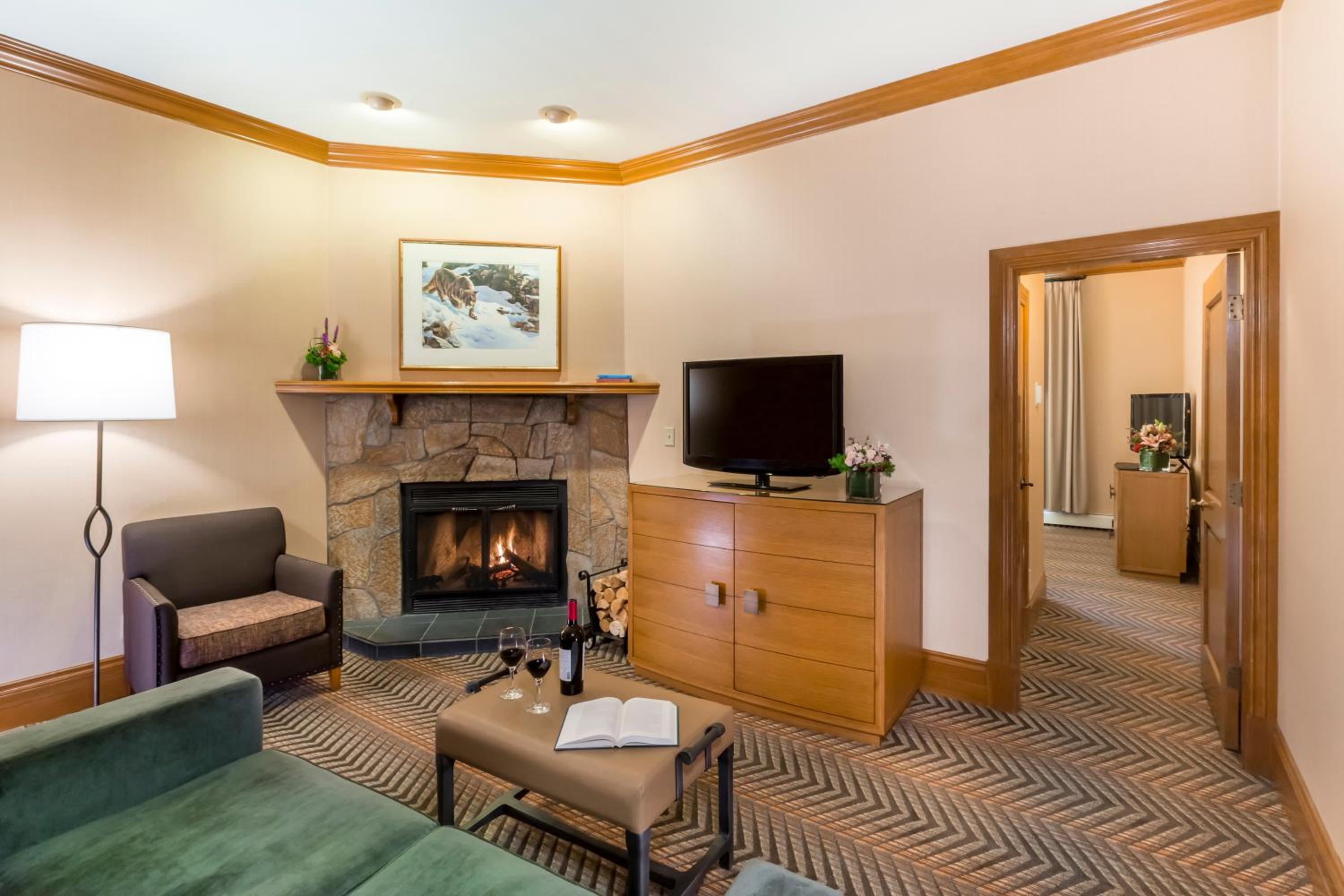 Junior King Suite with Fireplace - Photo 3