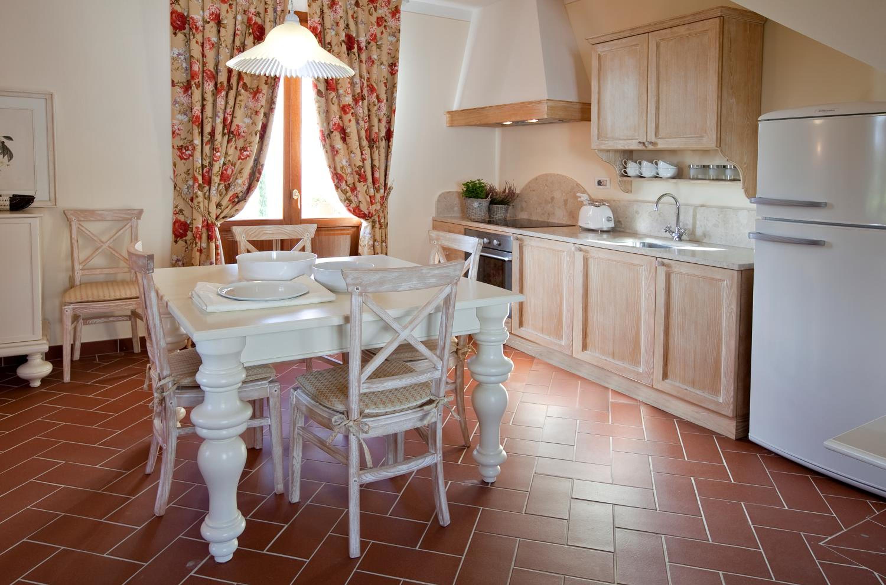 Luxury Apartment - Photo 2