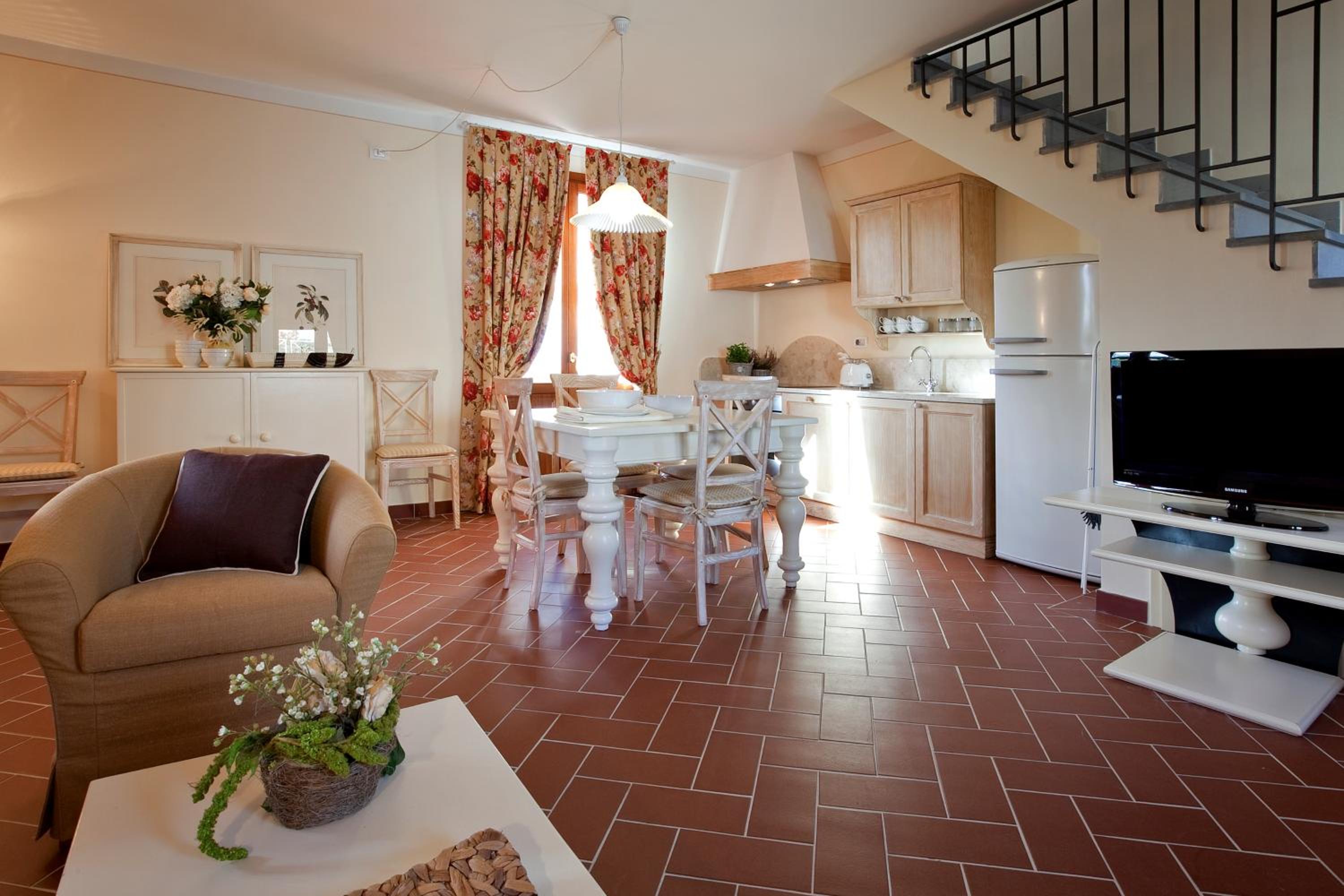 Luxury Apartment - Photo 3