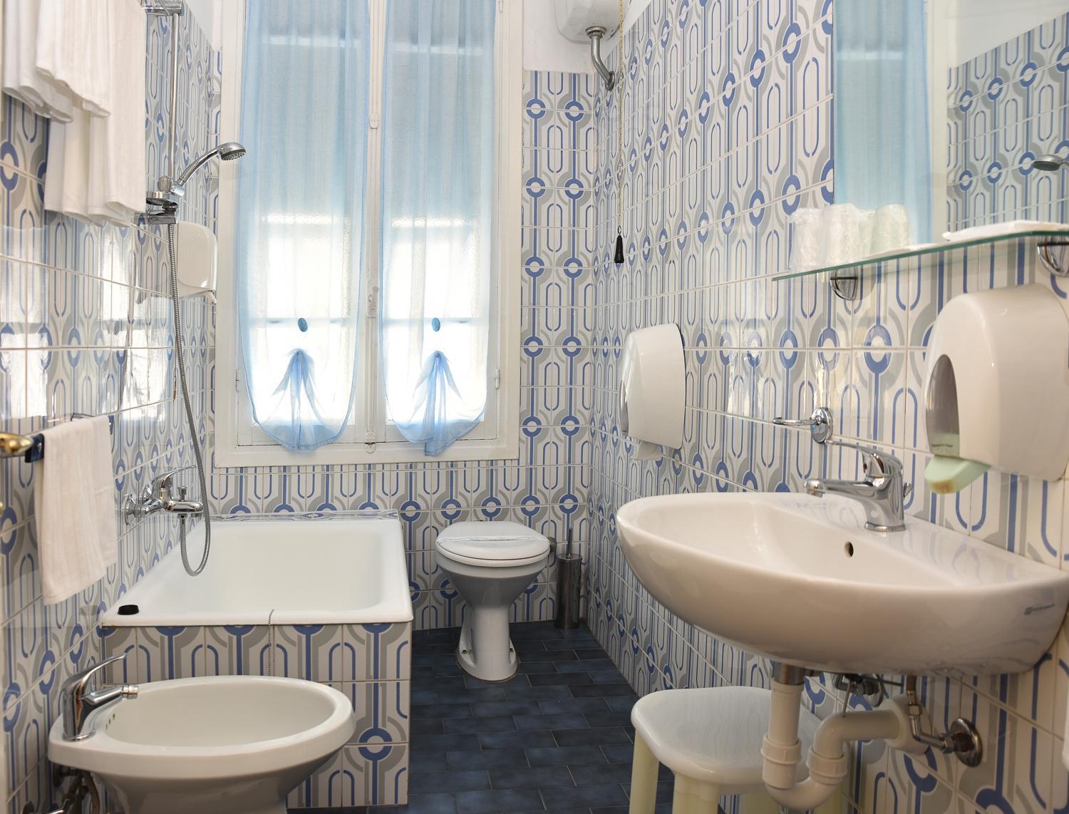 Quadruple Room - Photo 4