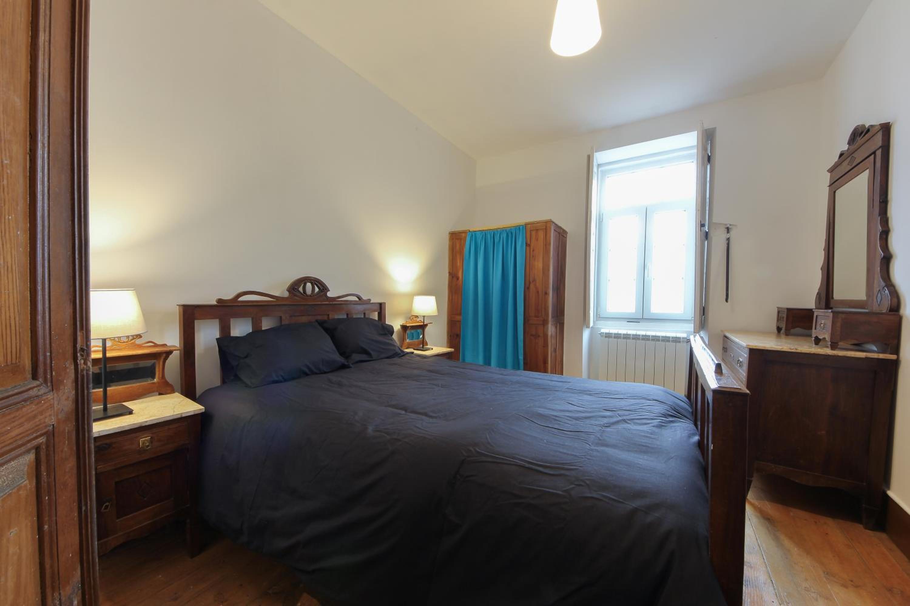Five-Bedroom House photo 2