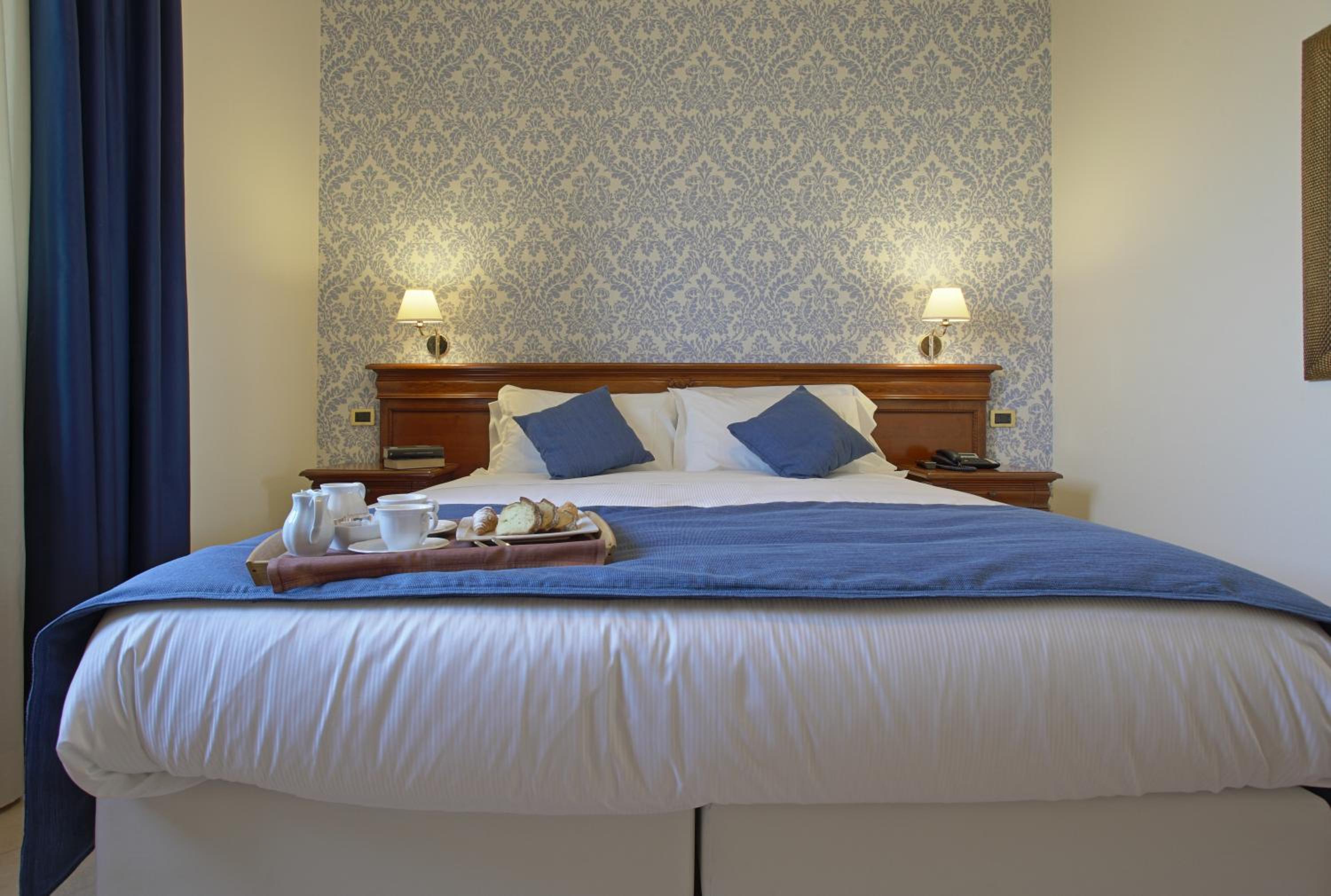 Superior Double or Twin Room - Photo 15