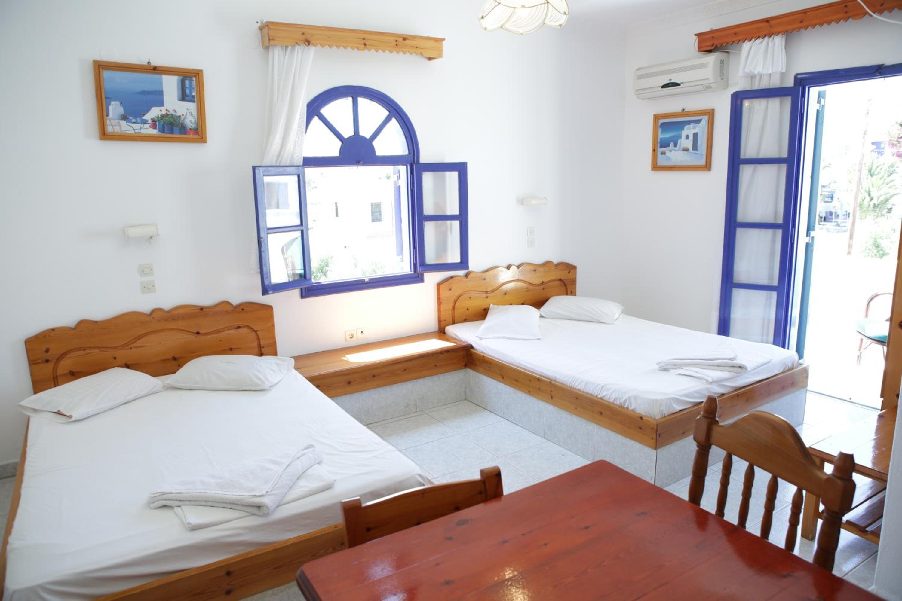 Studio with Balcony (5 Adults)  photo 3