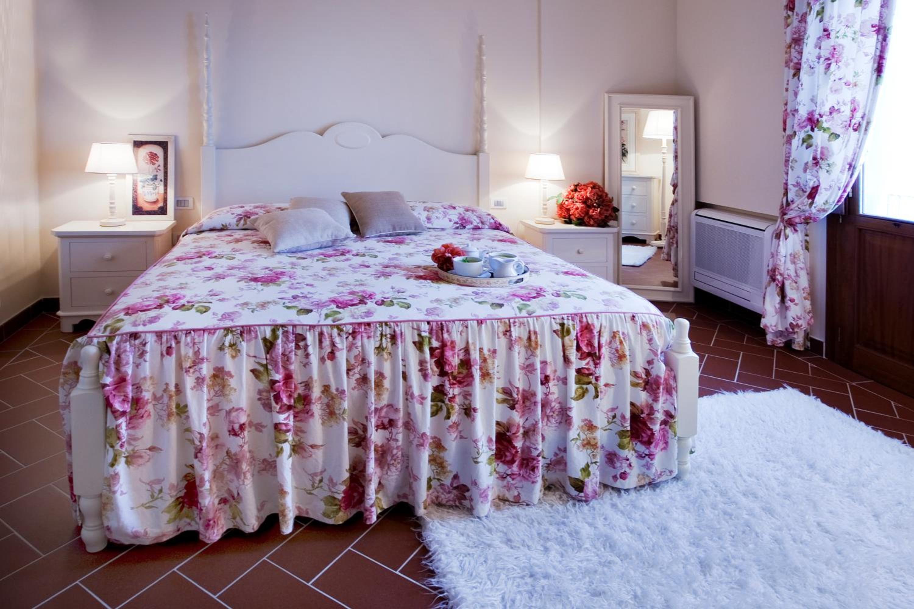 Large Two-Bedroom Apartment - Photo 1