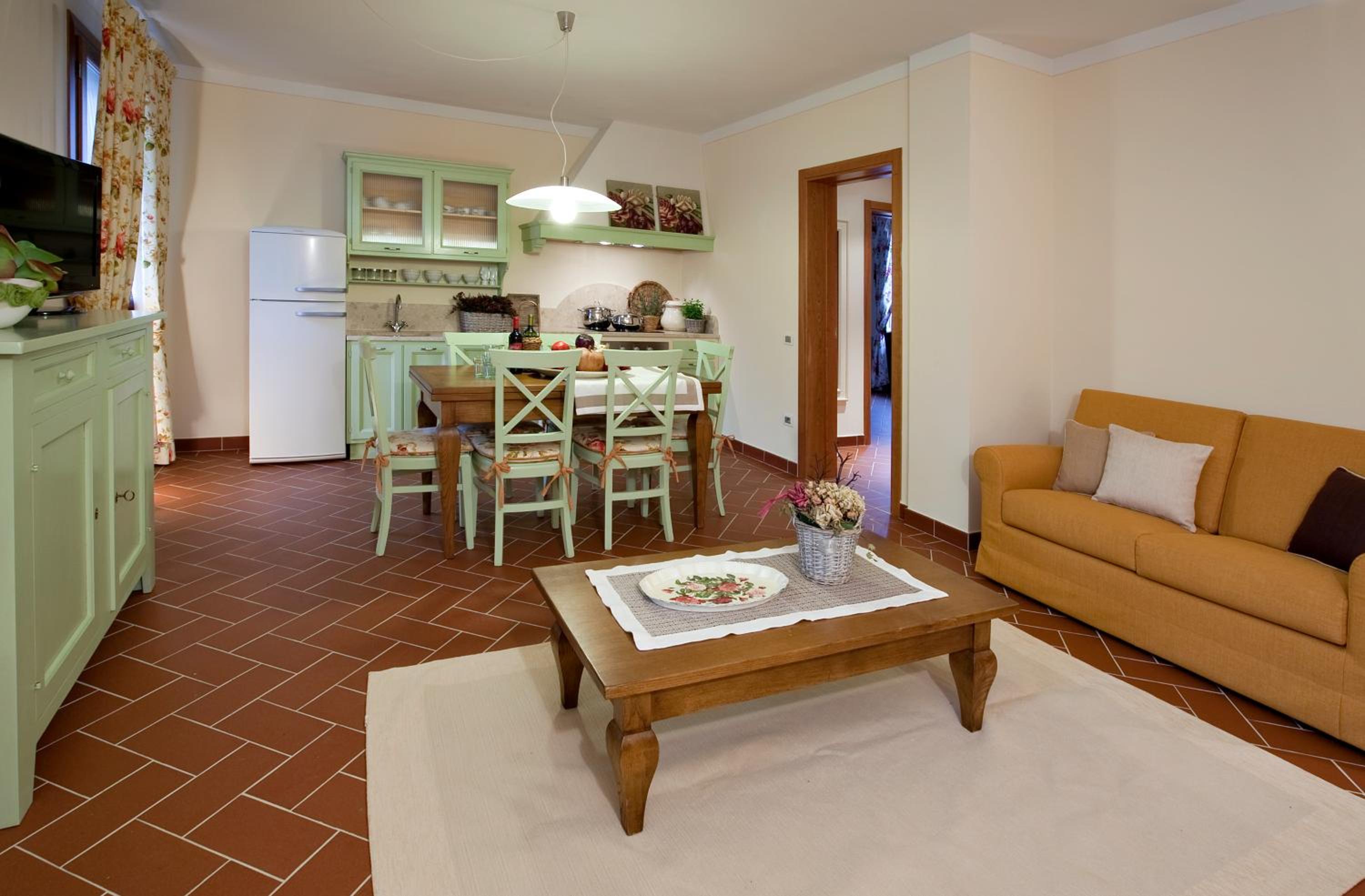 Large Two-Bedroom Apartment - Photo 3