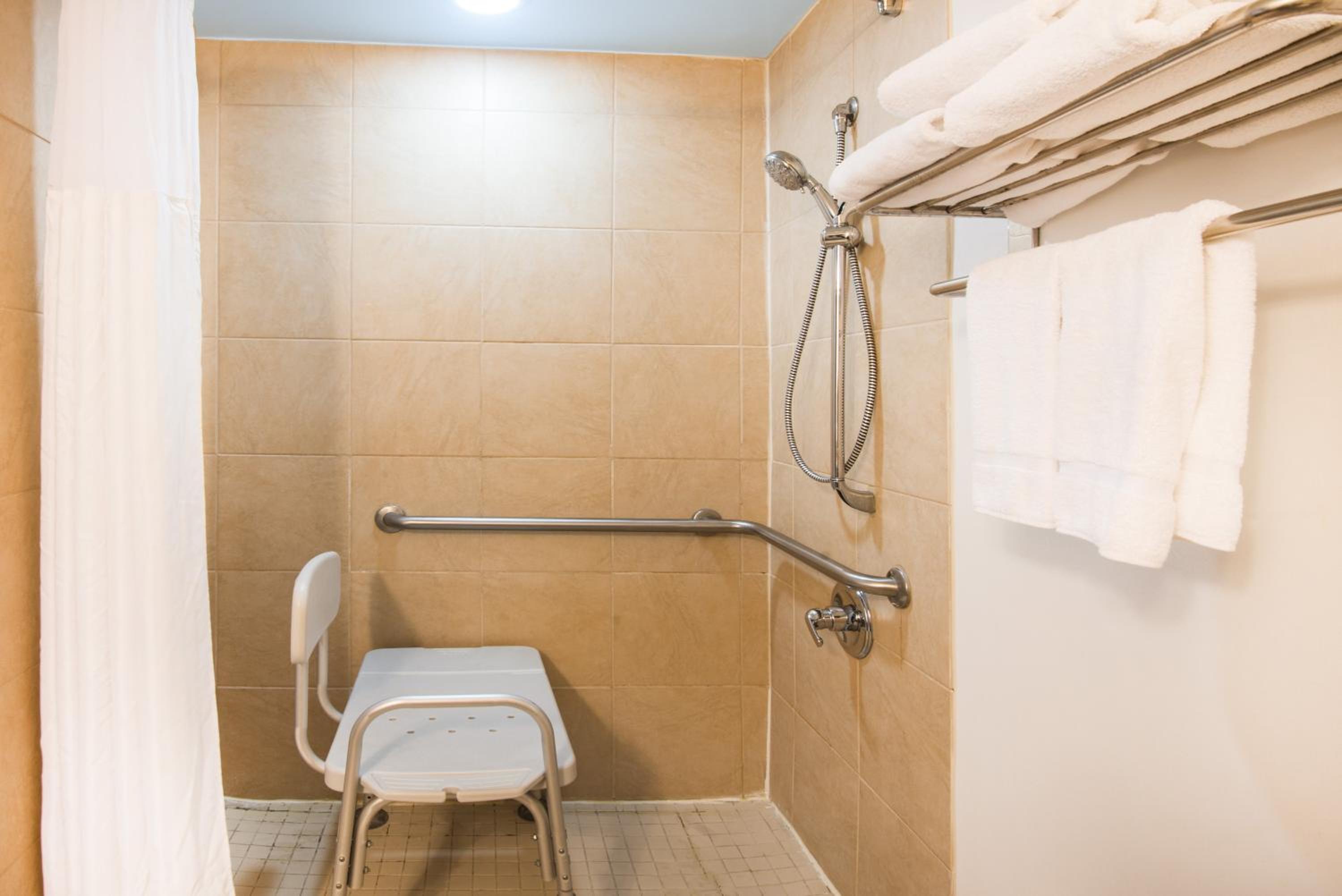 King Room - Disability Access photo 3