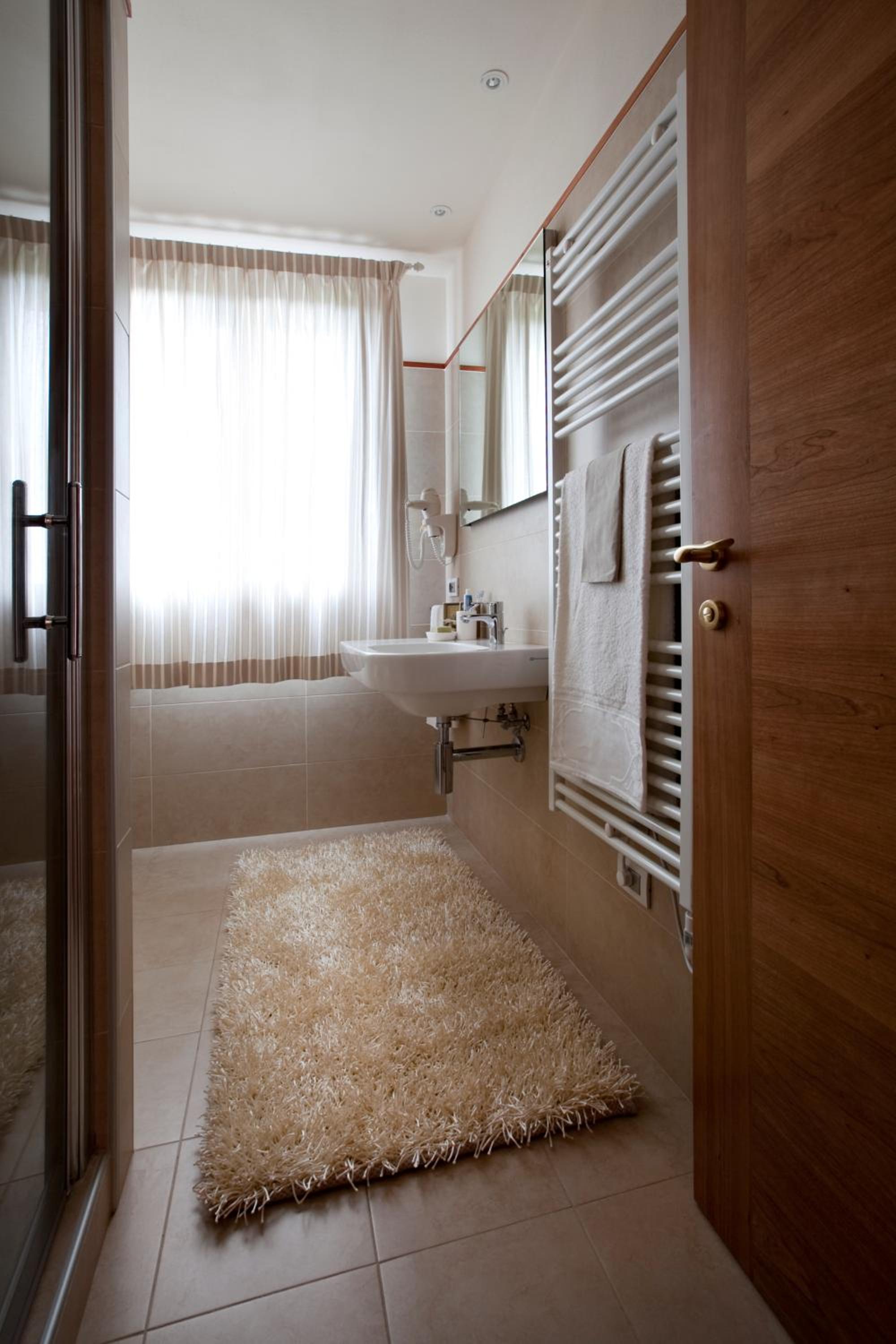 Two-Bedroom Apartment with Pool View - Photo 3