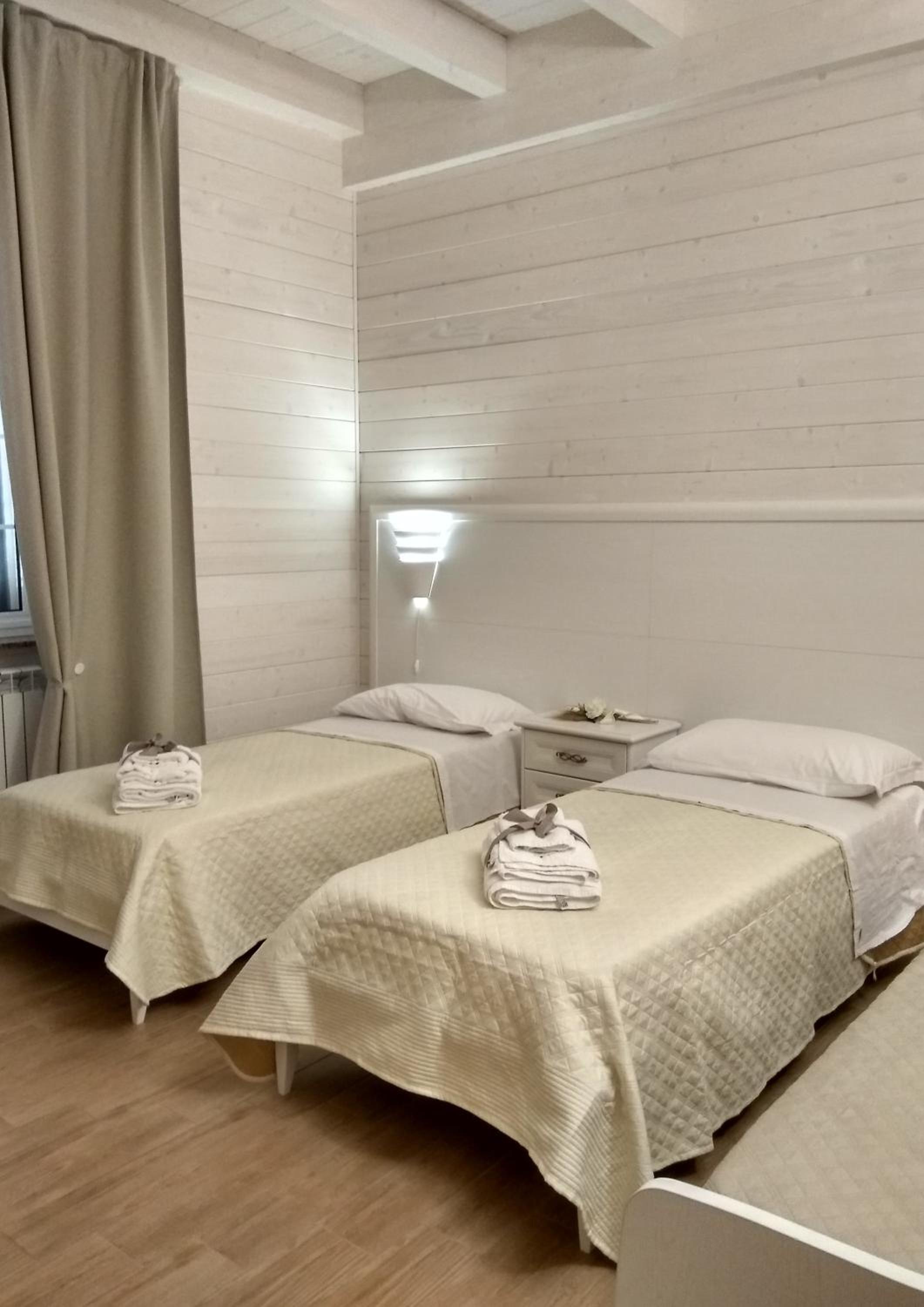 Large Double Room photo 3