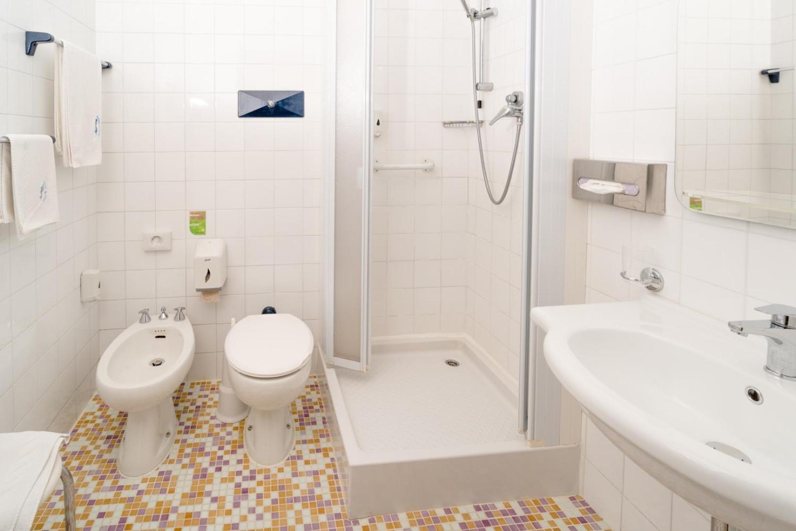 Classic Double or Twin Room - Photo 7