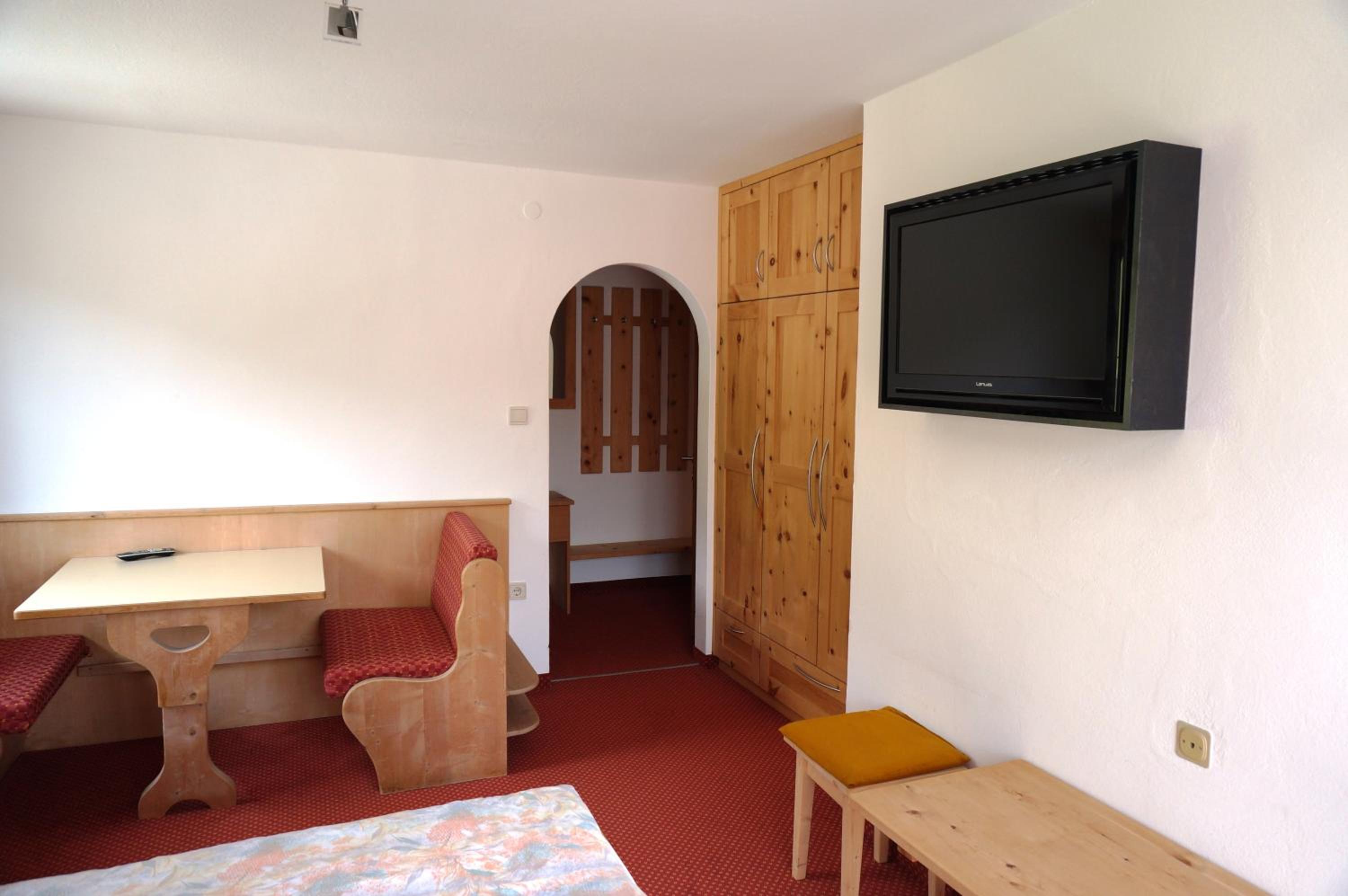 Deluxe Double Room with Balcony photo 3