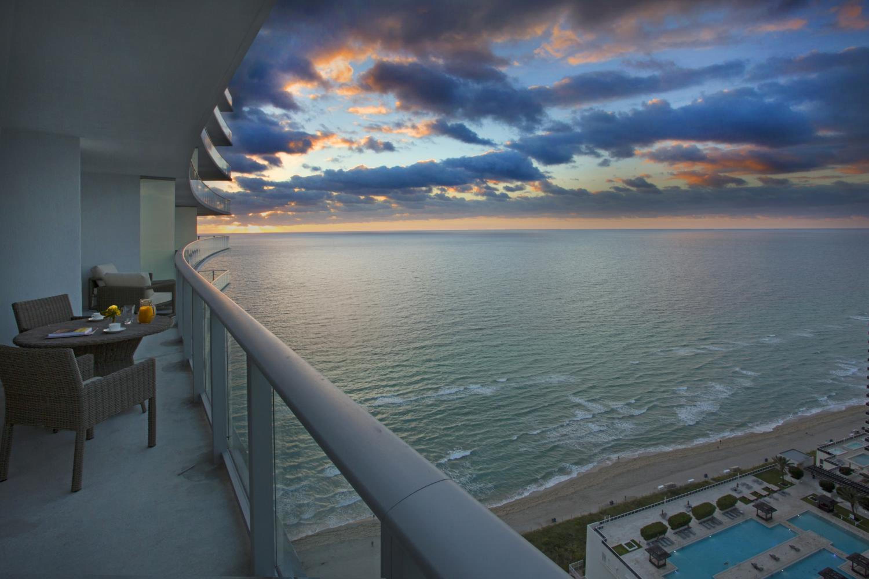 1 Bedroom Suite Oceanview King  - Photo 3