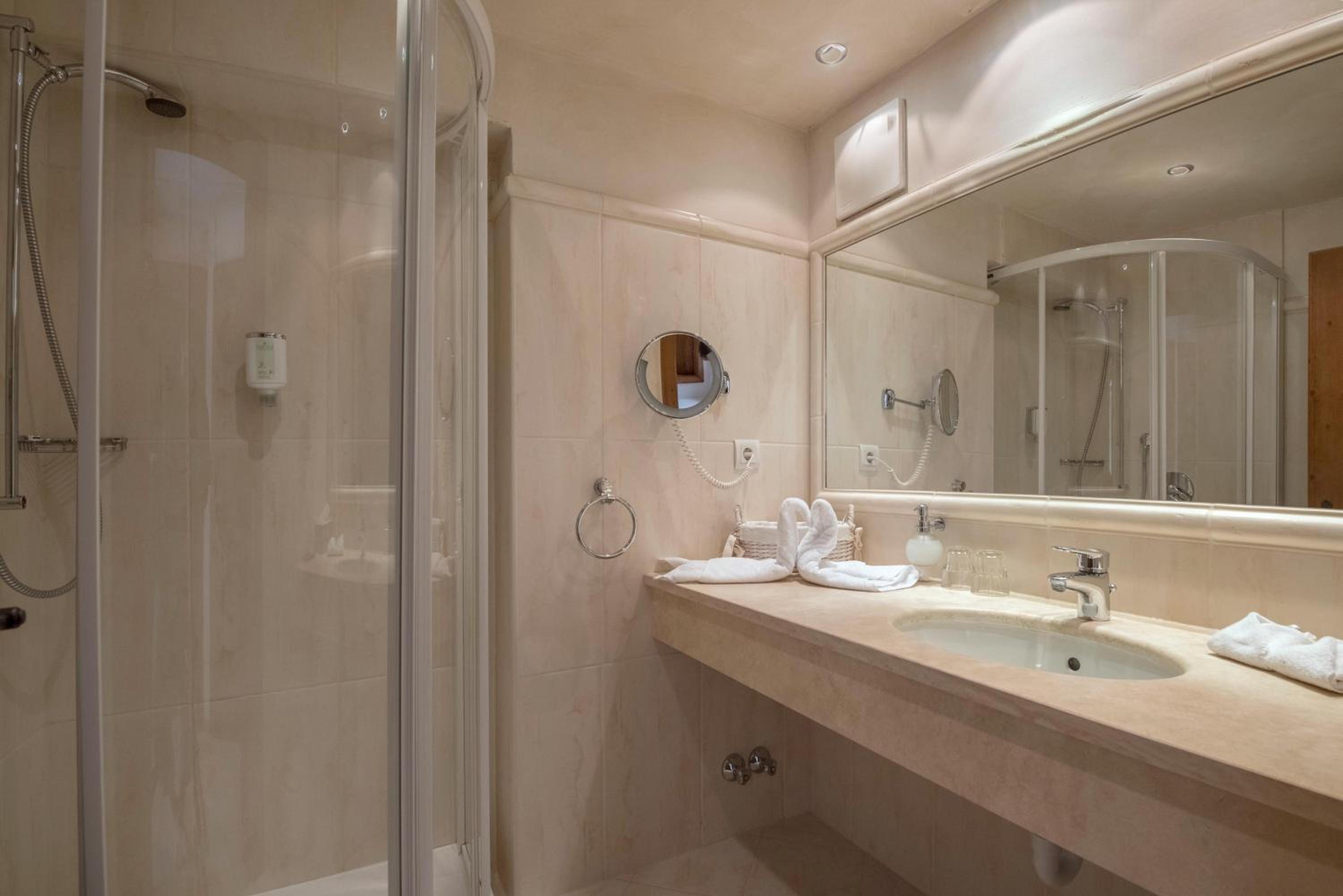 Comfort Double Room with Shower - Photo 2