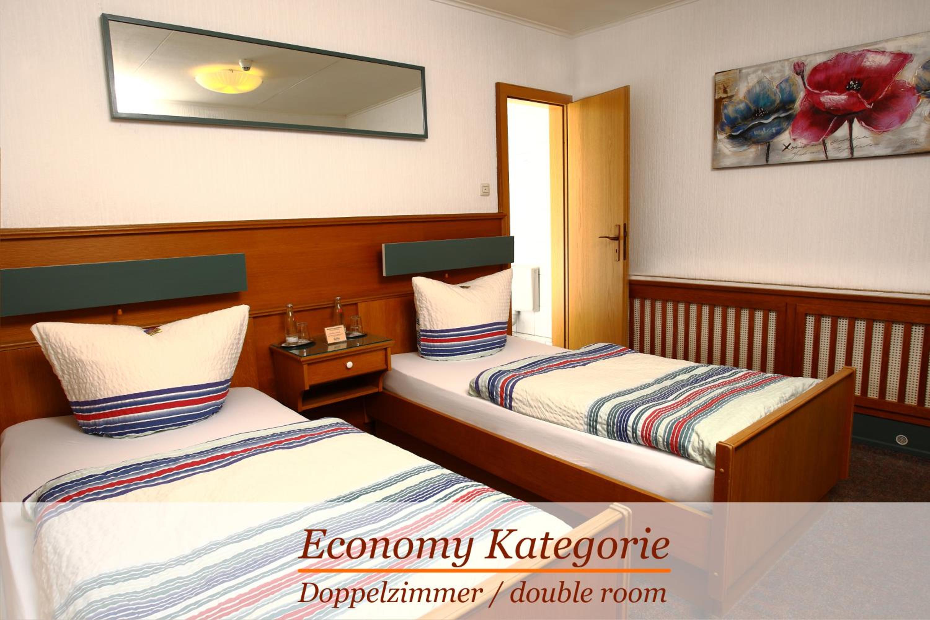 Economy Twin or Double Room - Photo 4