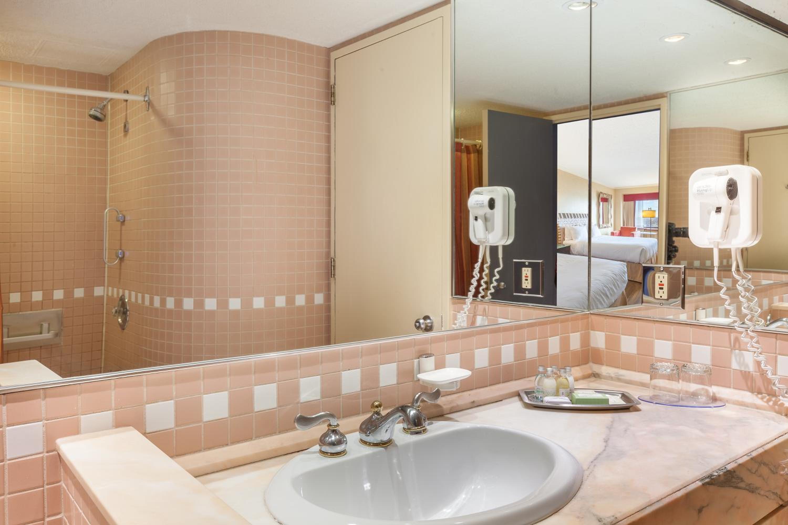 King Suite - Photo 5