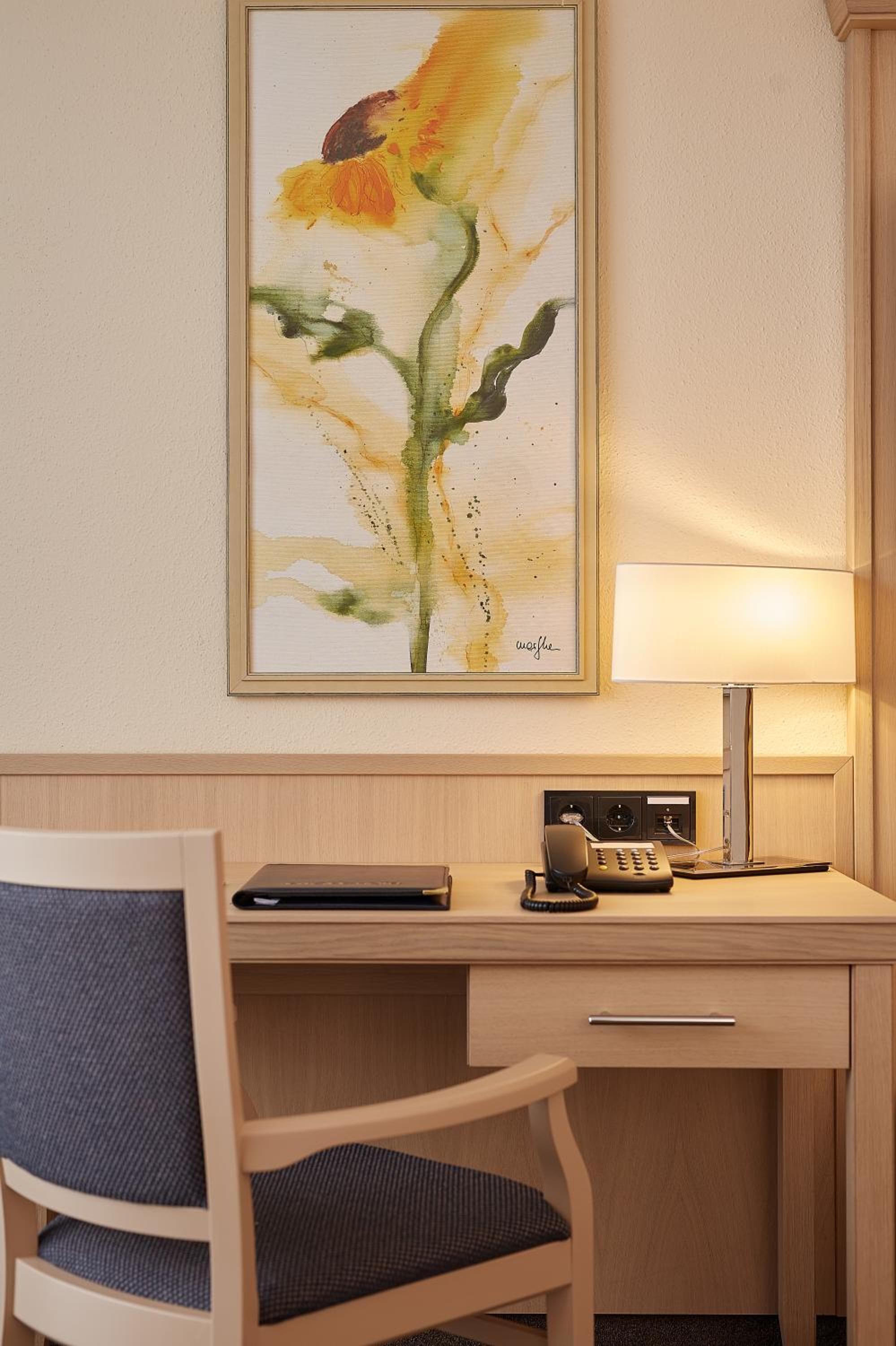 Double or Twin Room with Lake View - Photo 3