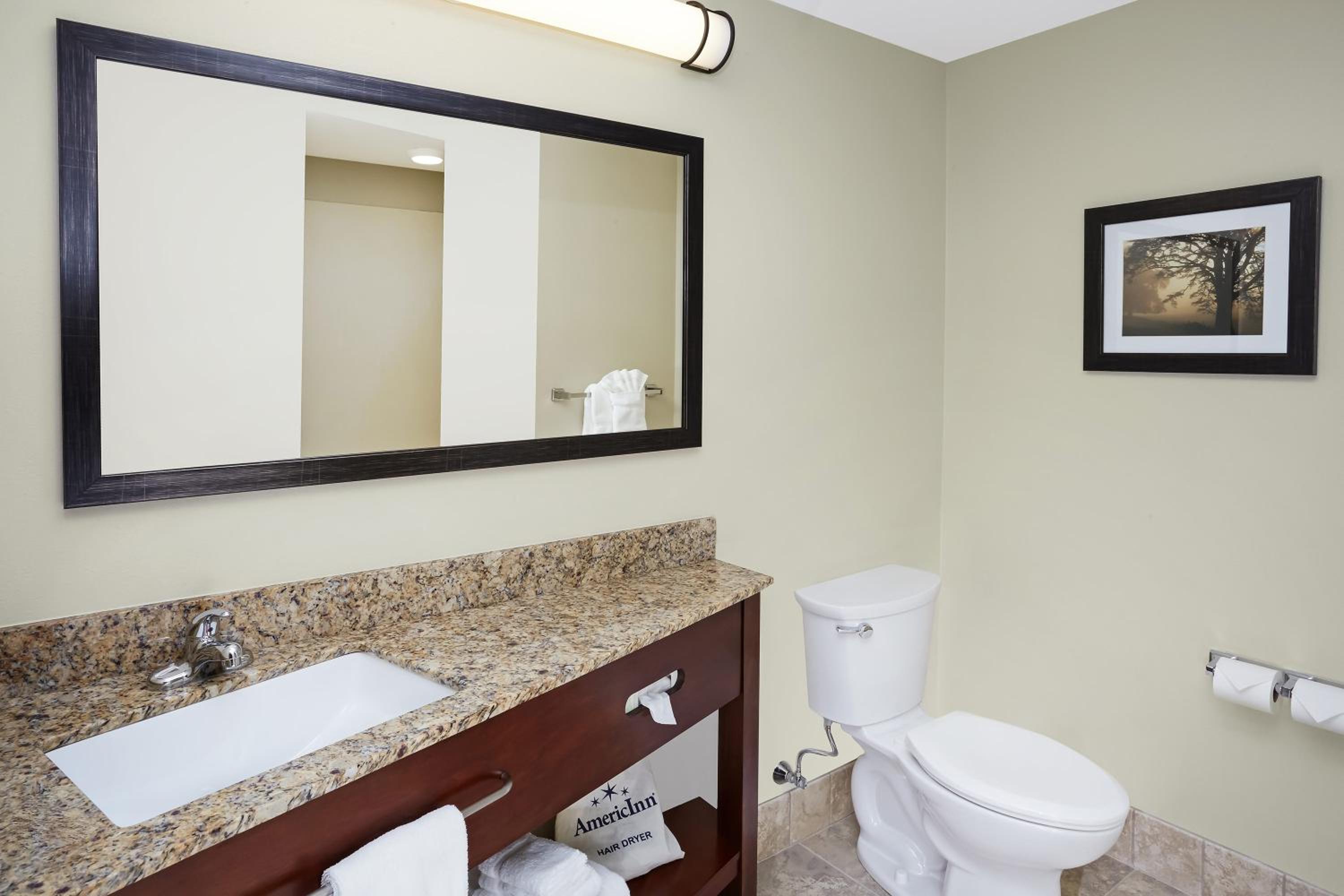 Queen Room with Bath Tub and Grab Bars - Mobility Accessible - Non-Smoking photo 2