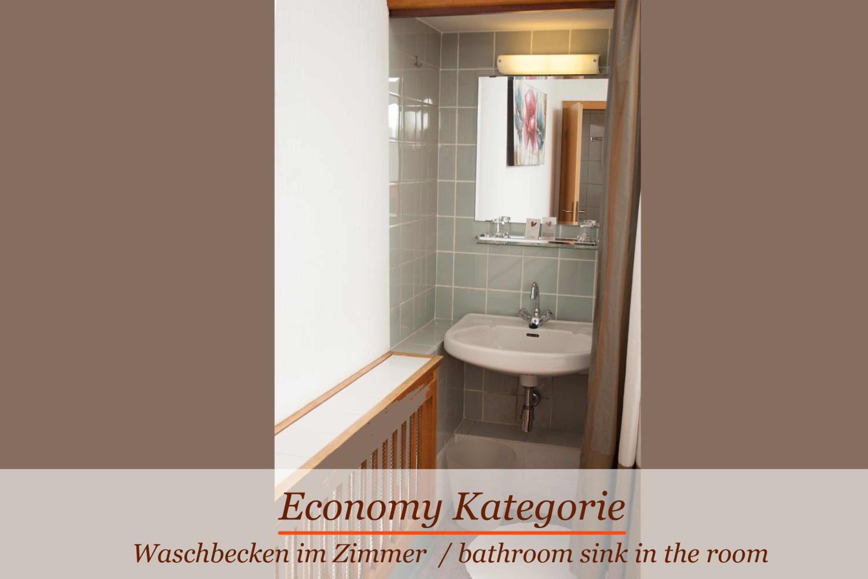 Economy Twin or Double Room - Photo 3