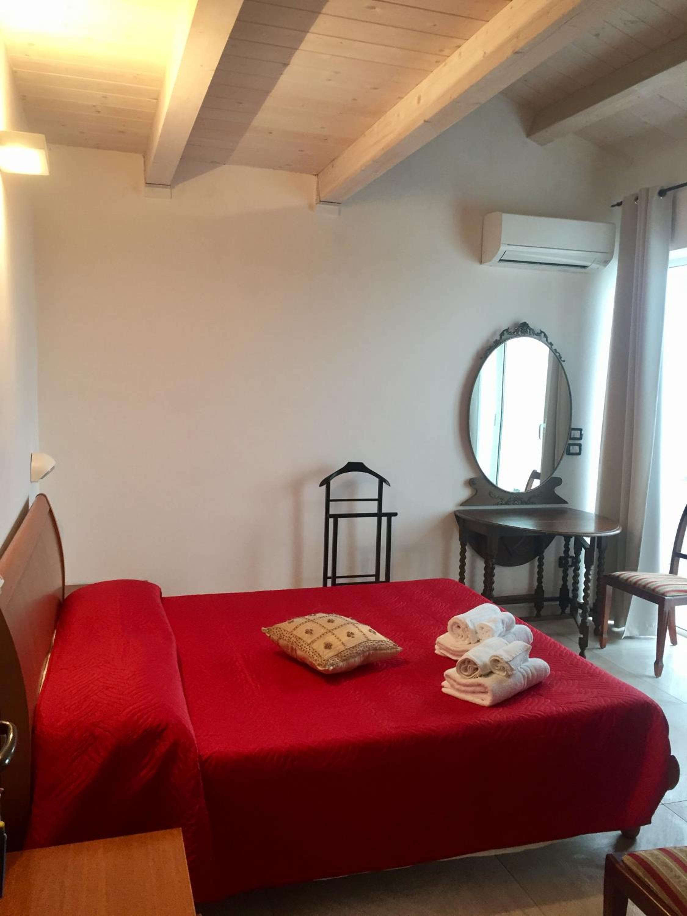 Standard Double Room - Photo 1