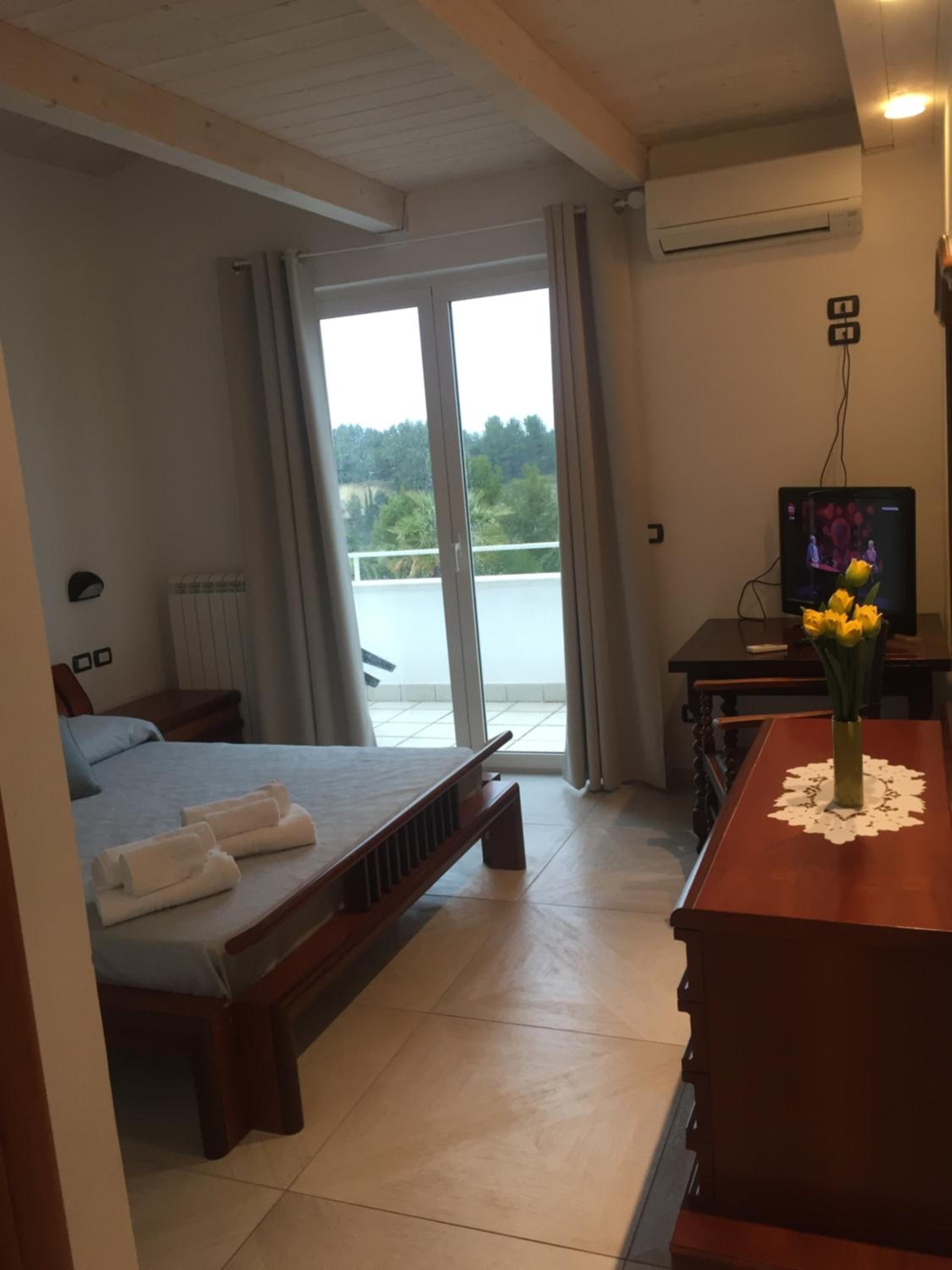 Standard Double Room - Photo 14