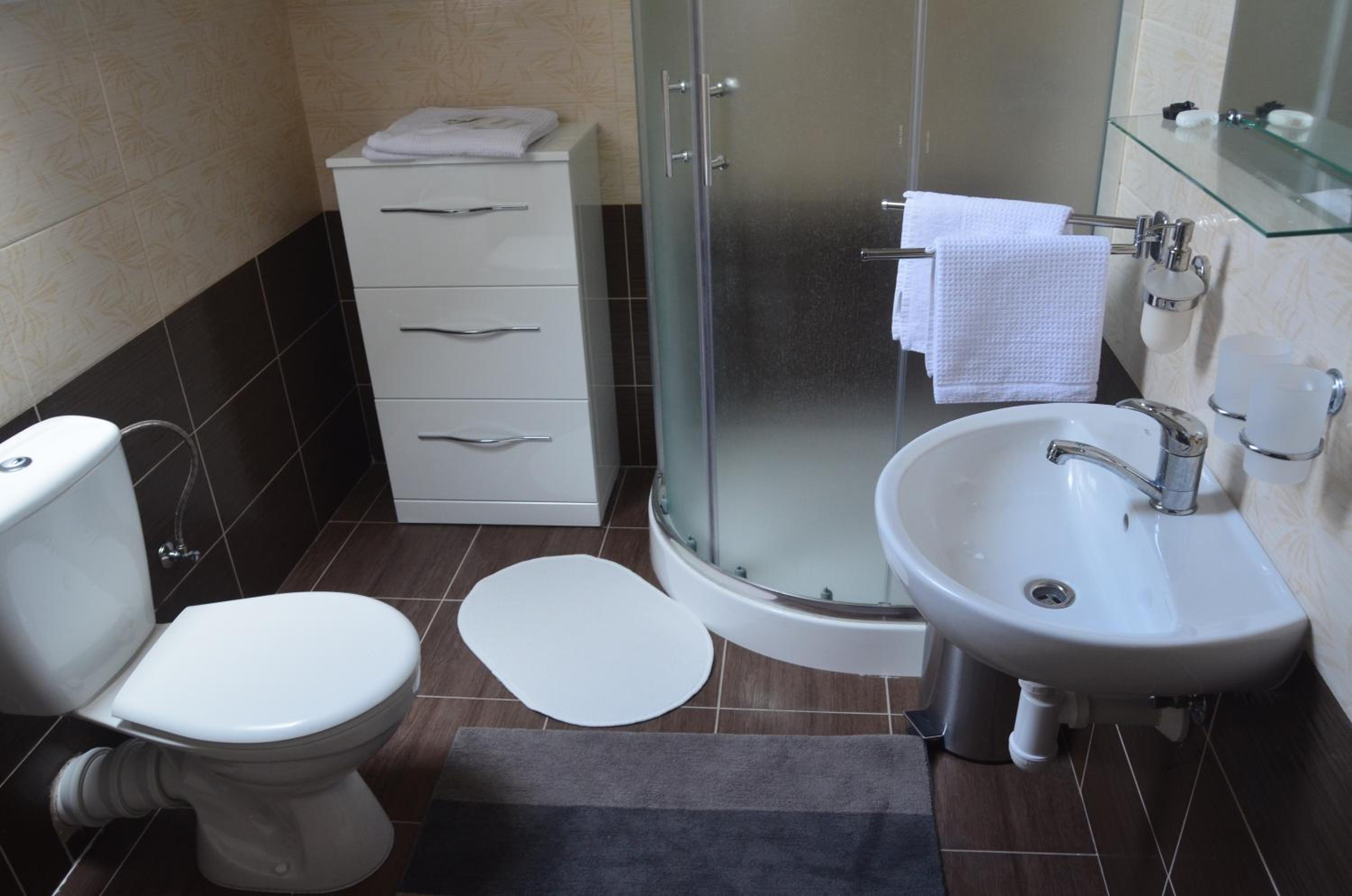 Deluxe Double Room (2 Adults + 1 Child) - Photo 6