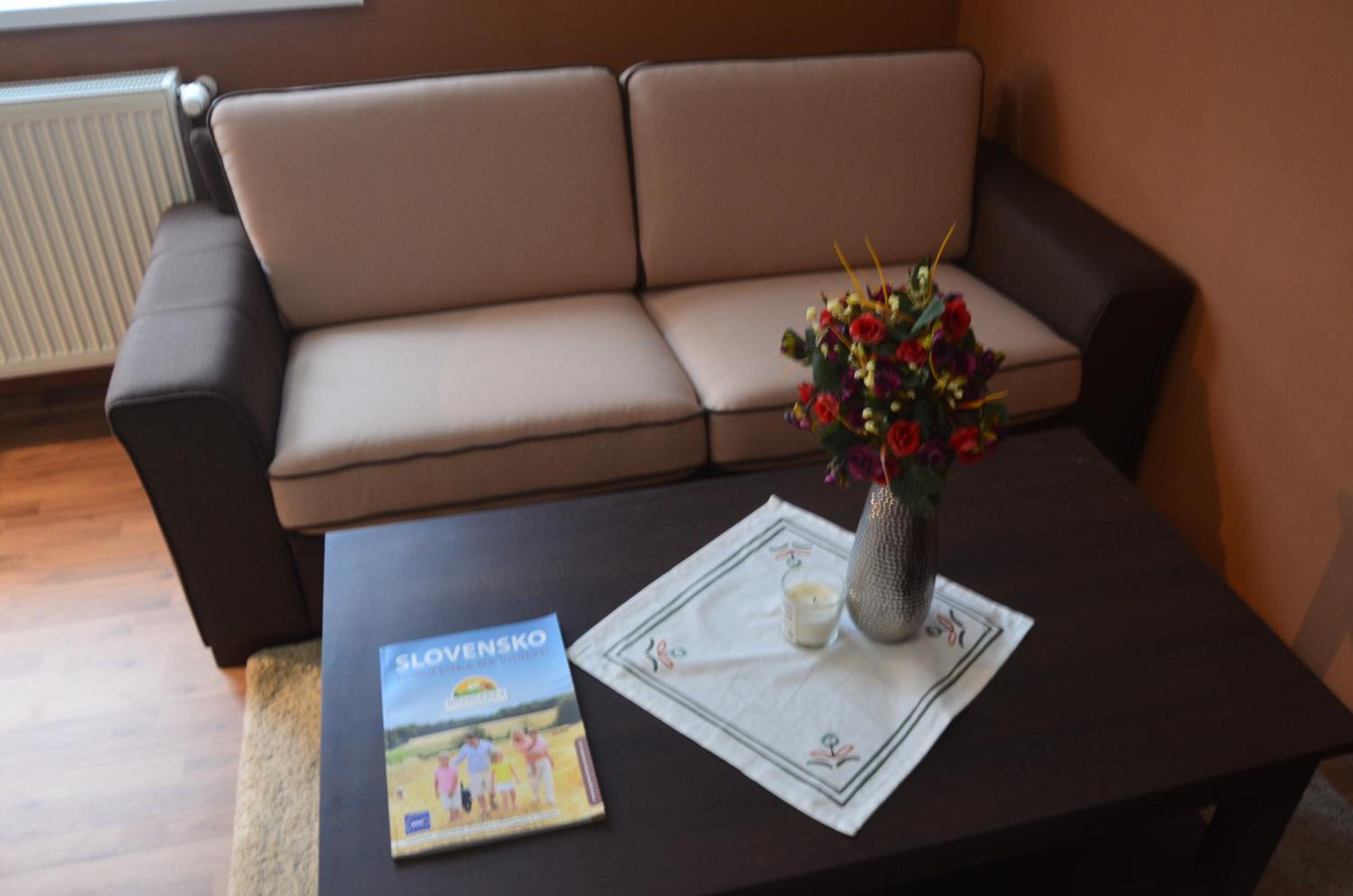 Deluxe Double Room (2 Adults + 1 Child) - Photo 12