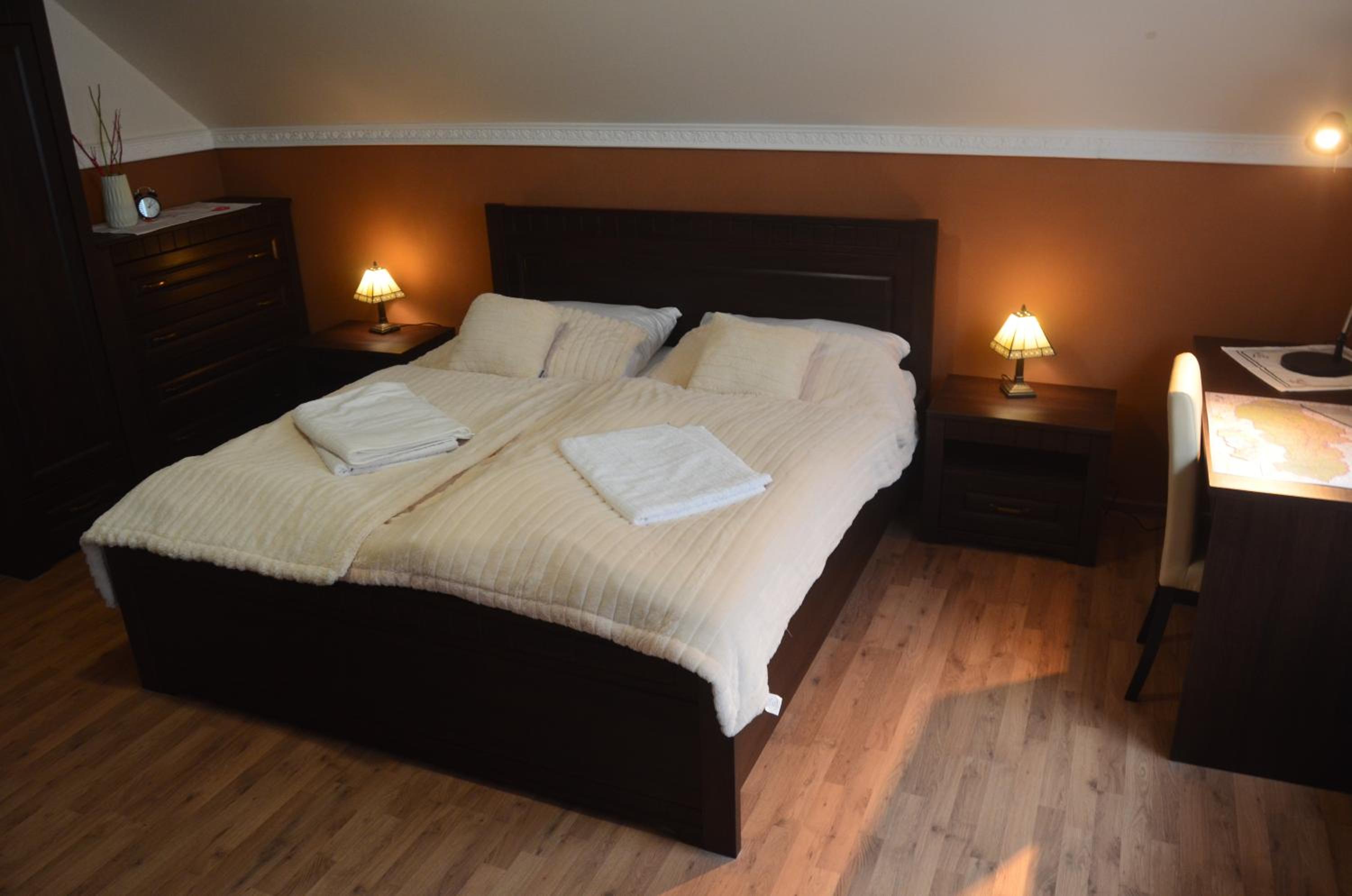 Deluxe Double Room (2 Adults + 1 Child) - Photo 2