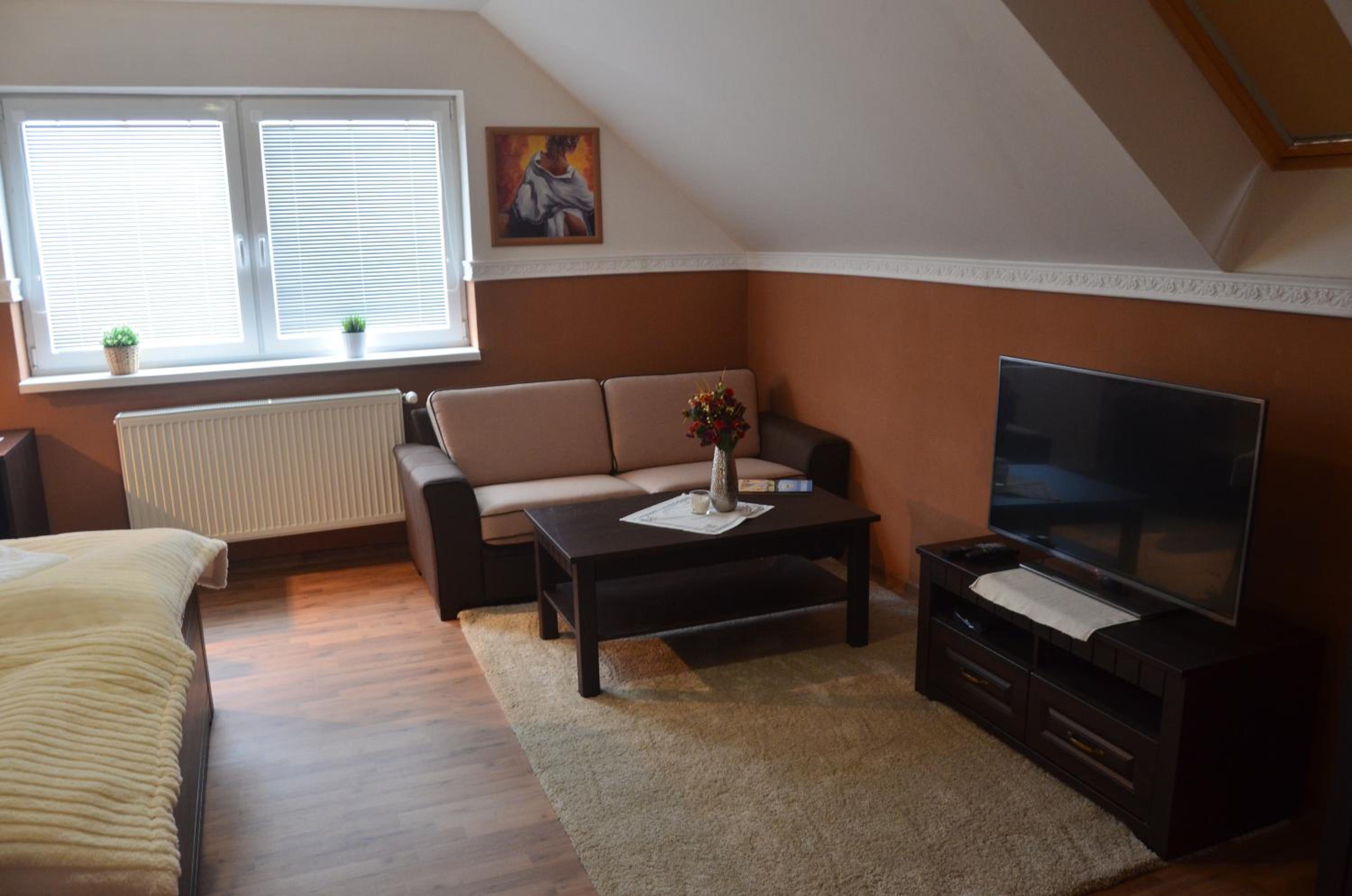 Deluxe Double Room (2 Adults + 1 Child) - Photo 5