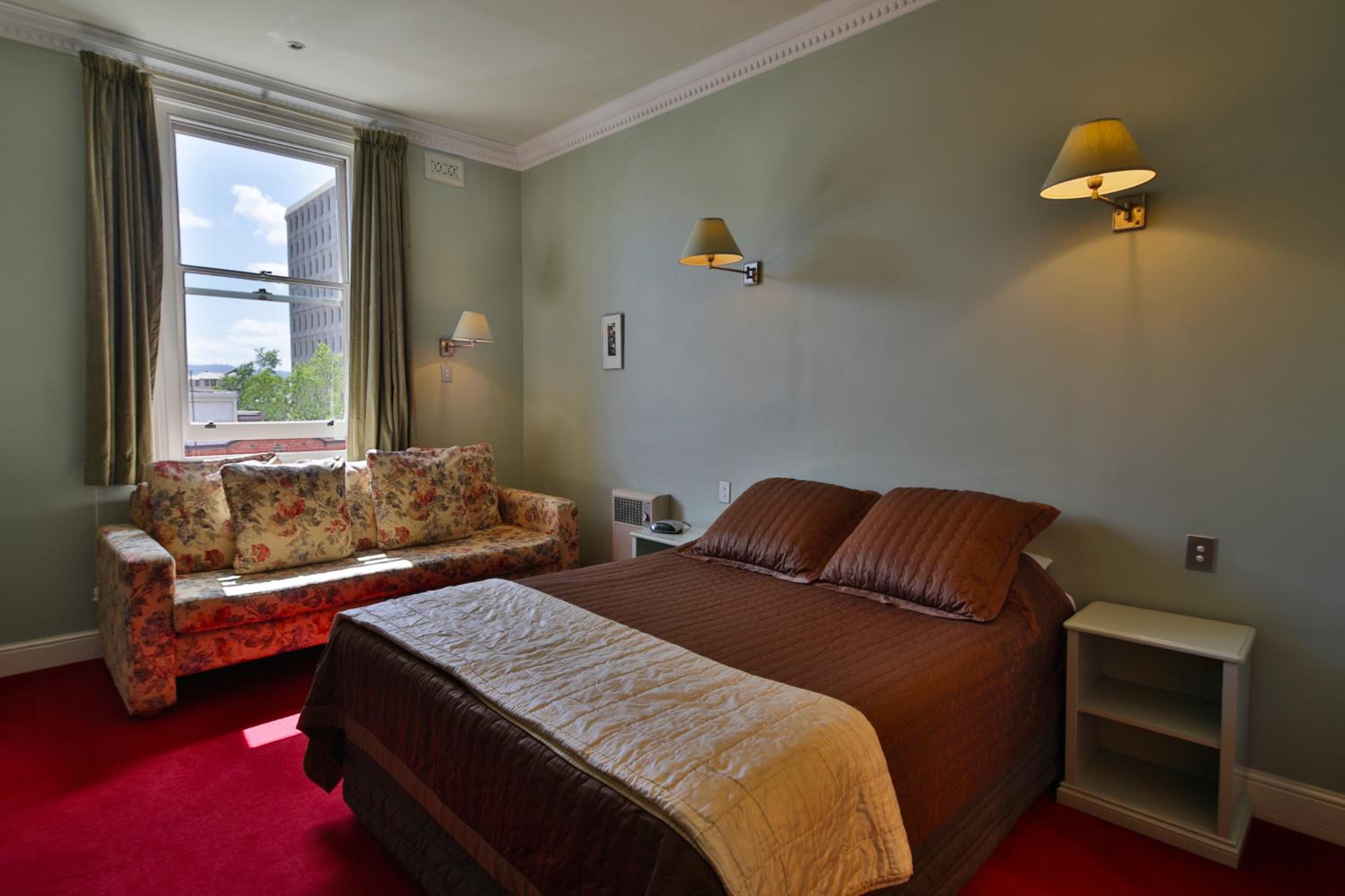 Queen Room photo 3