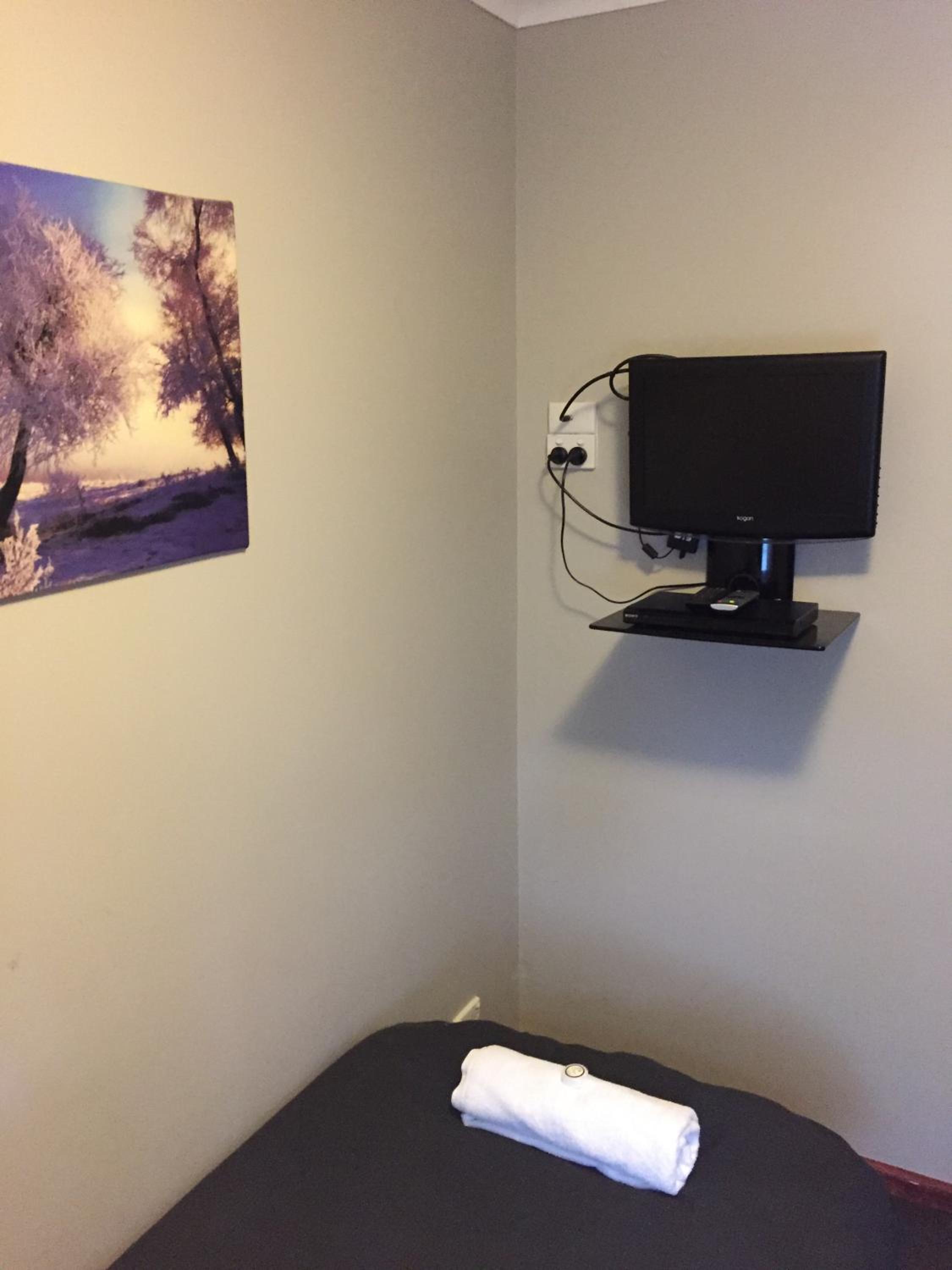 Single Room with Shared Bathroom photo 3