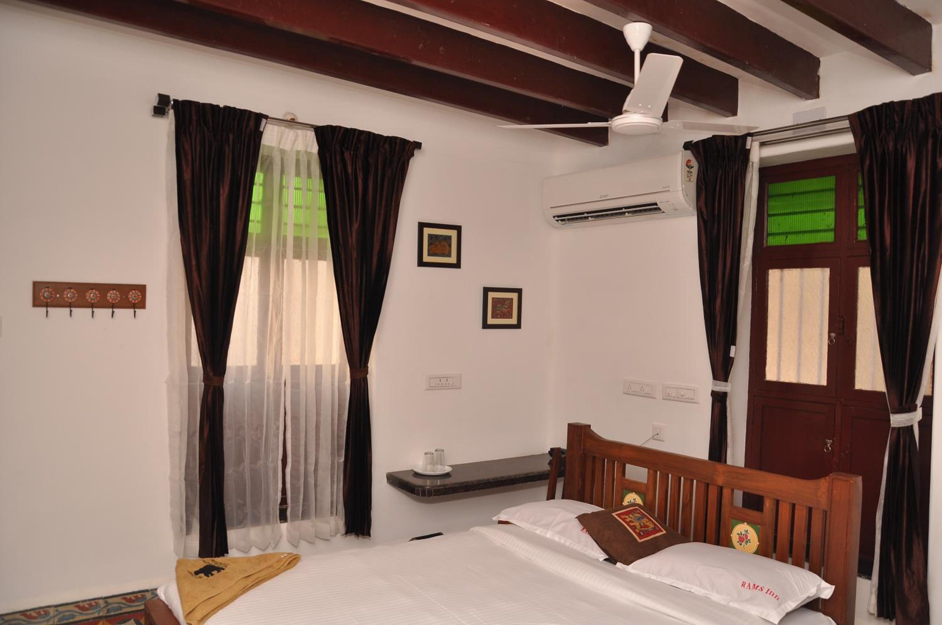 Deluxe Double Room - Photo 10