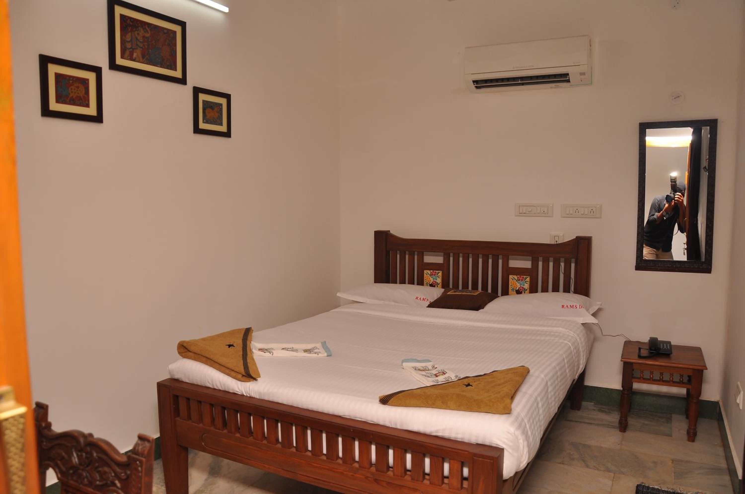 Deluxe Double Room - Photo 9