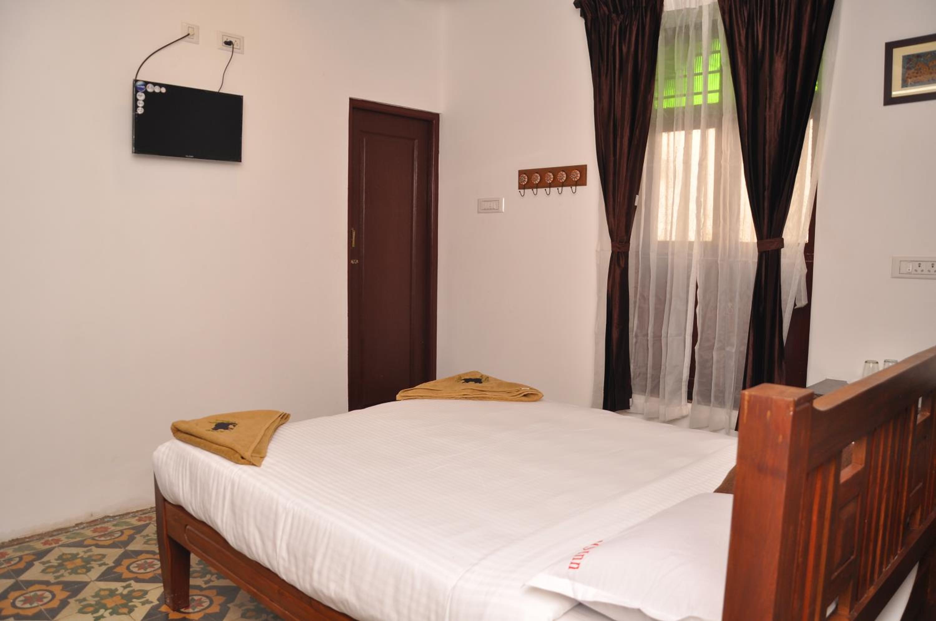 Deluxe Double Room - Photo 8