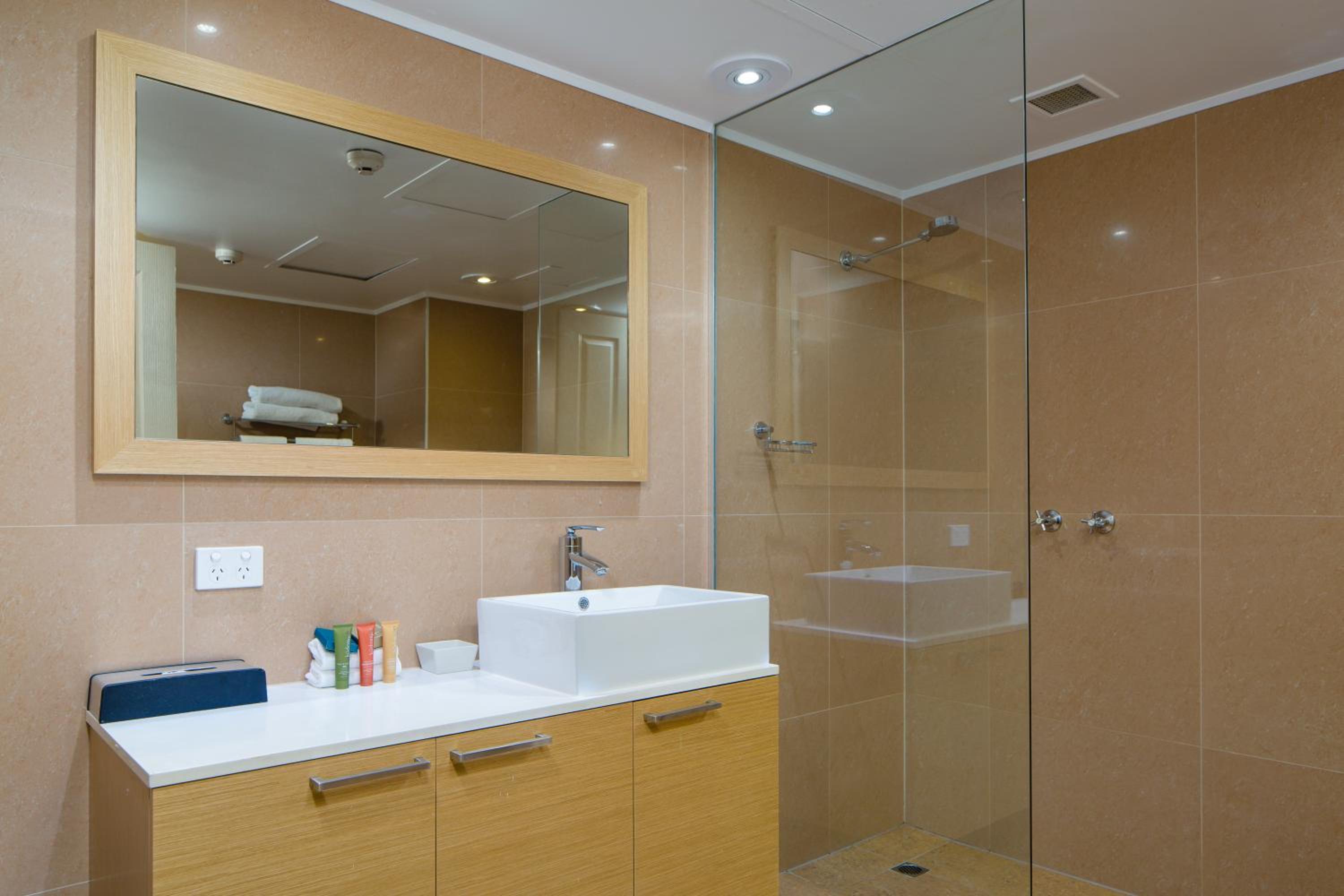 One Bedroom Apartment with Full Kitchen photo 3