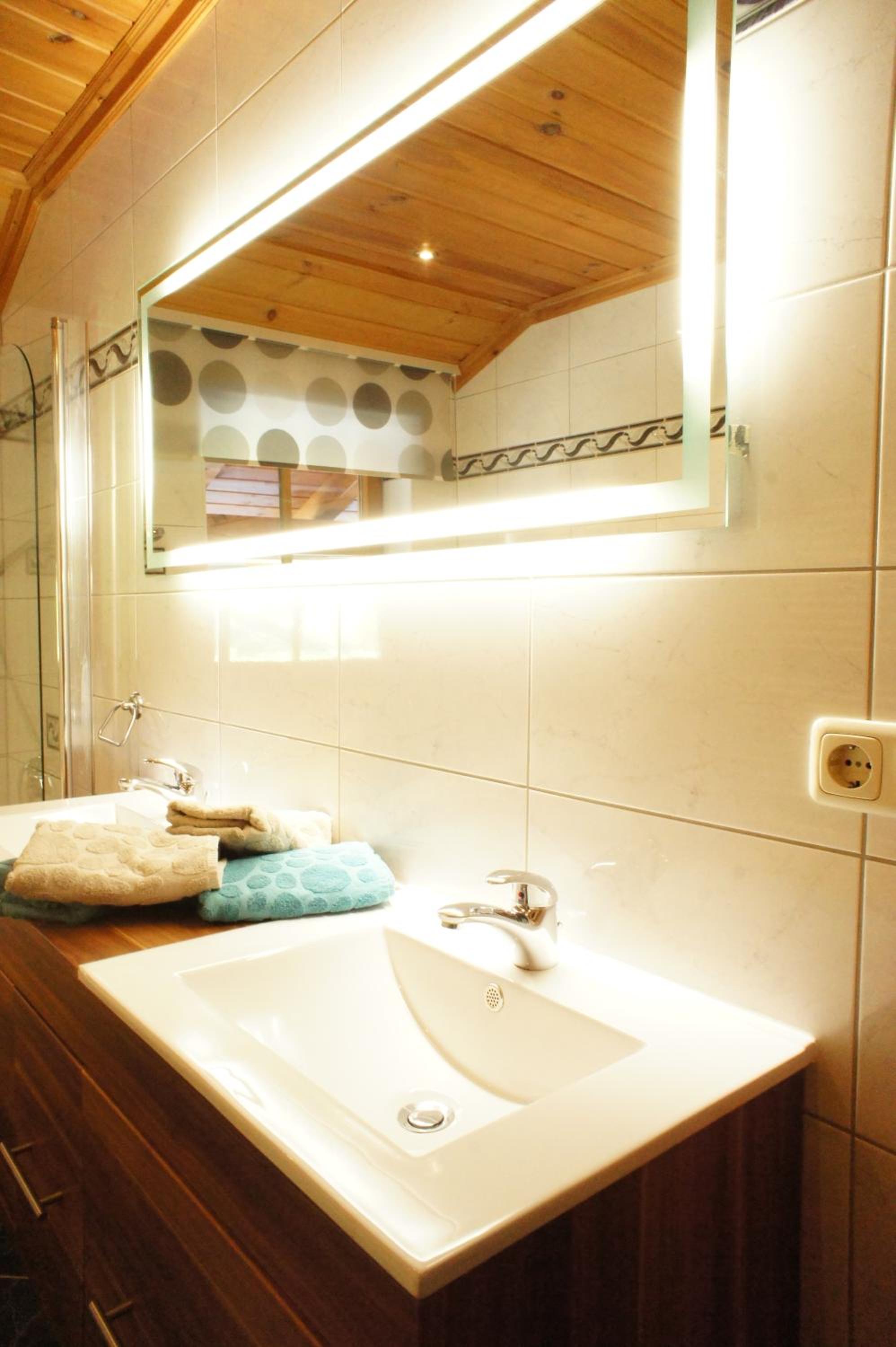 Two-Bedroom Apartment with Lake View photo 3