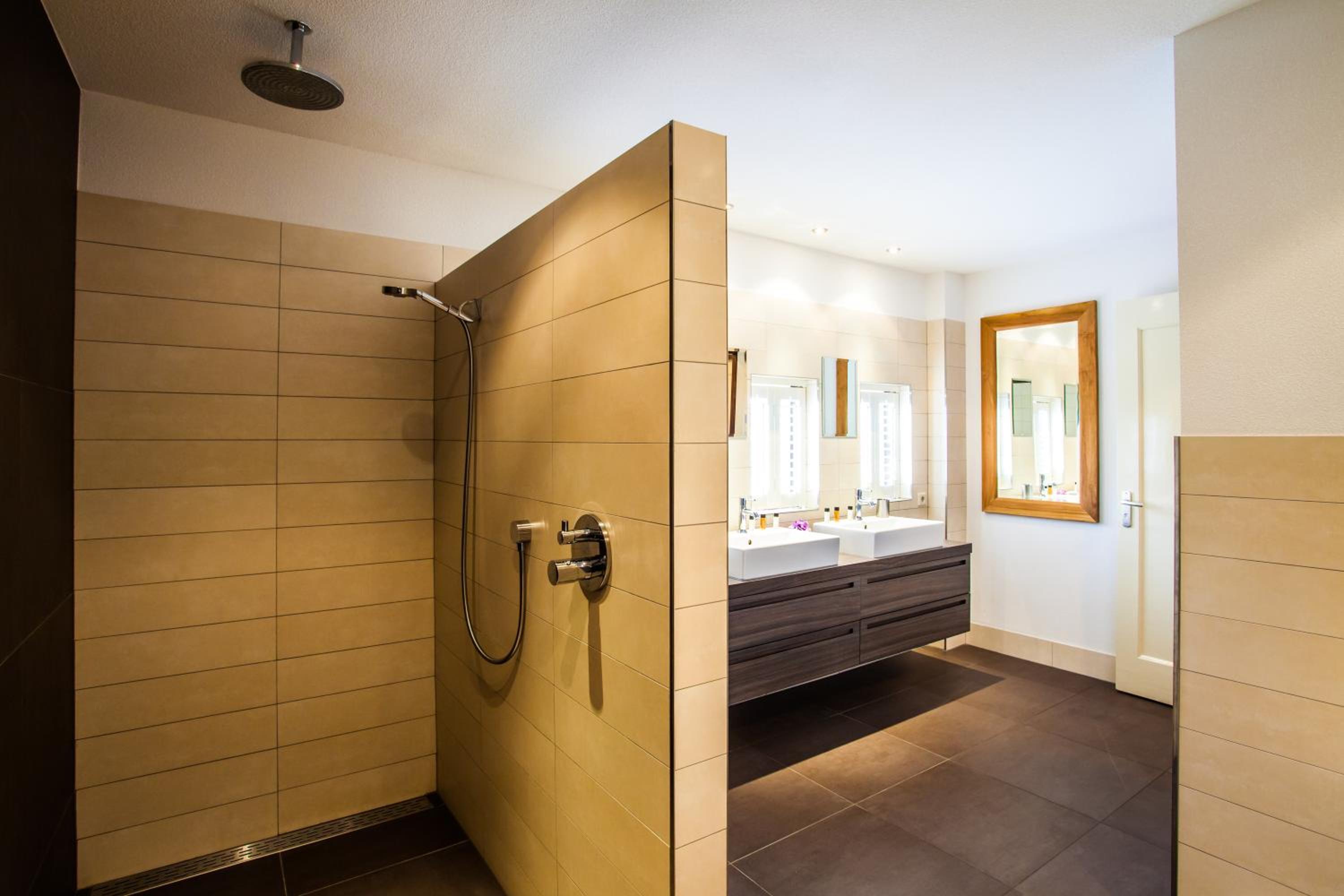 Superior Double or Twin Room with Balcony - Photo 14