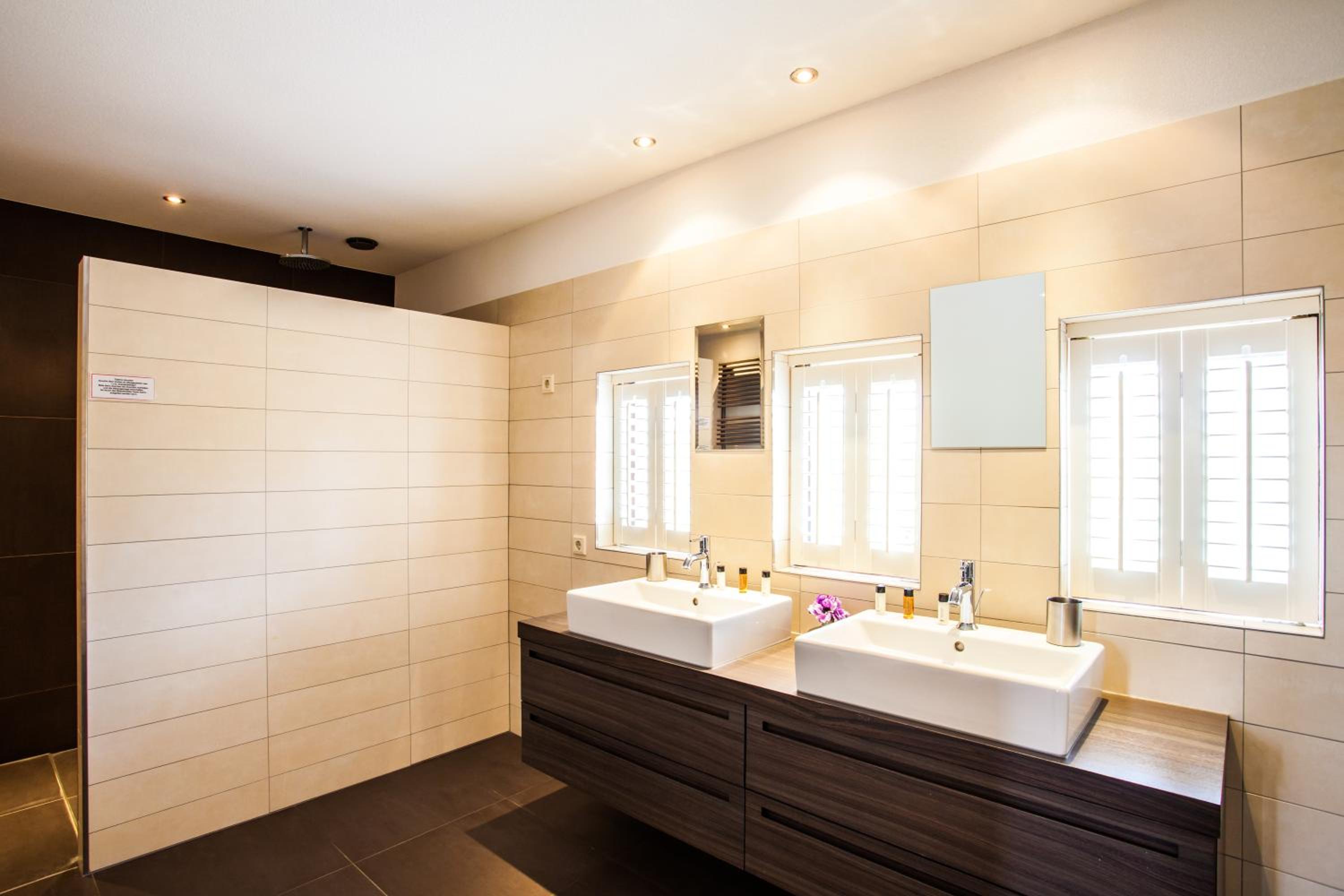 Superior Double or Twin Room with Balcony - Photo 10