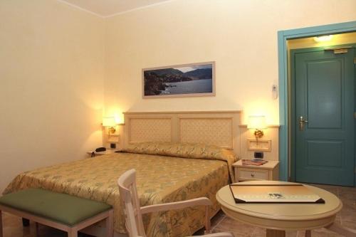 Large Double Room - Photo 7