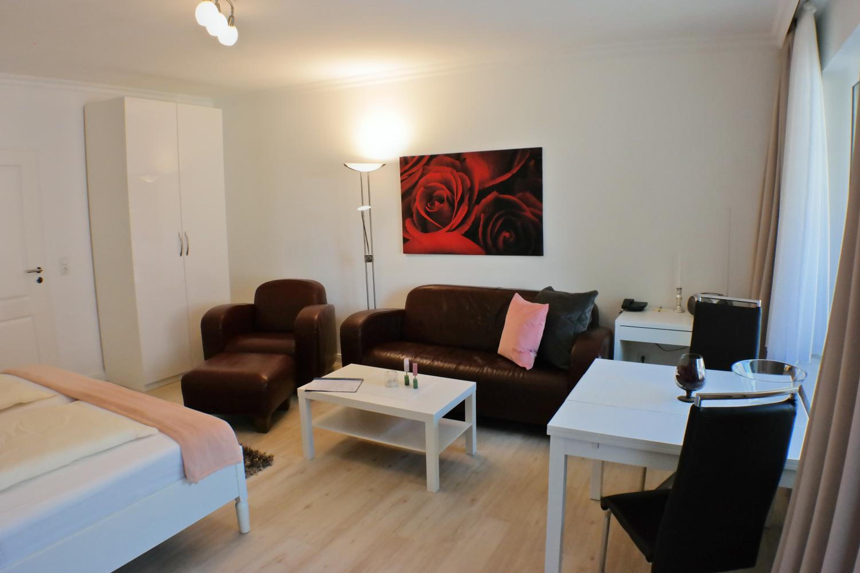 Studio Apartment with Loggia (2 Adults) - Photo 8