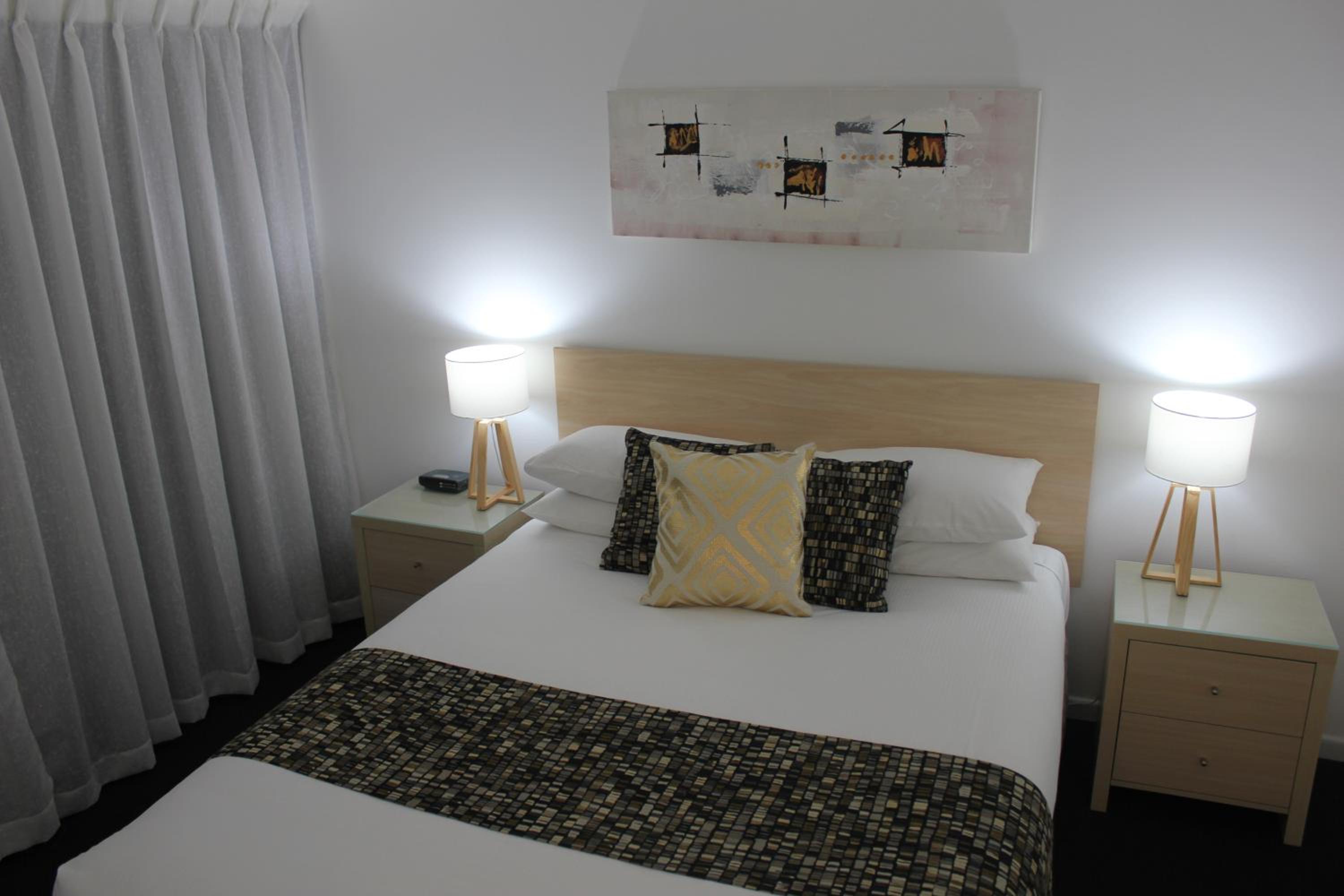 One-Bedroom Apartment - Photo 2