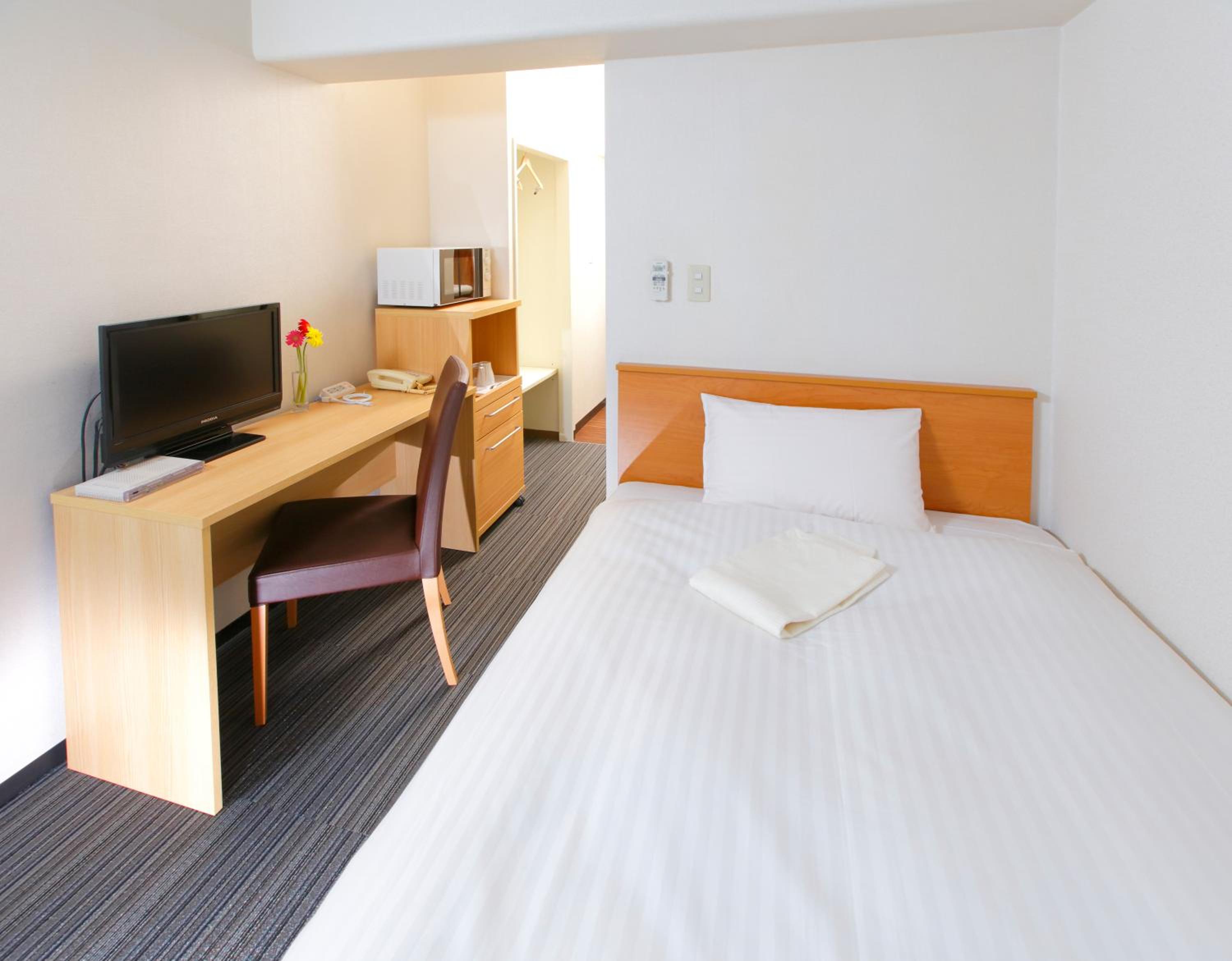 Single Room - Smoking - No cleaning & towels - Non refundable photo 2