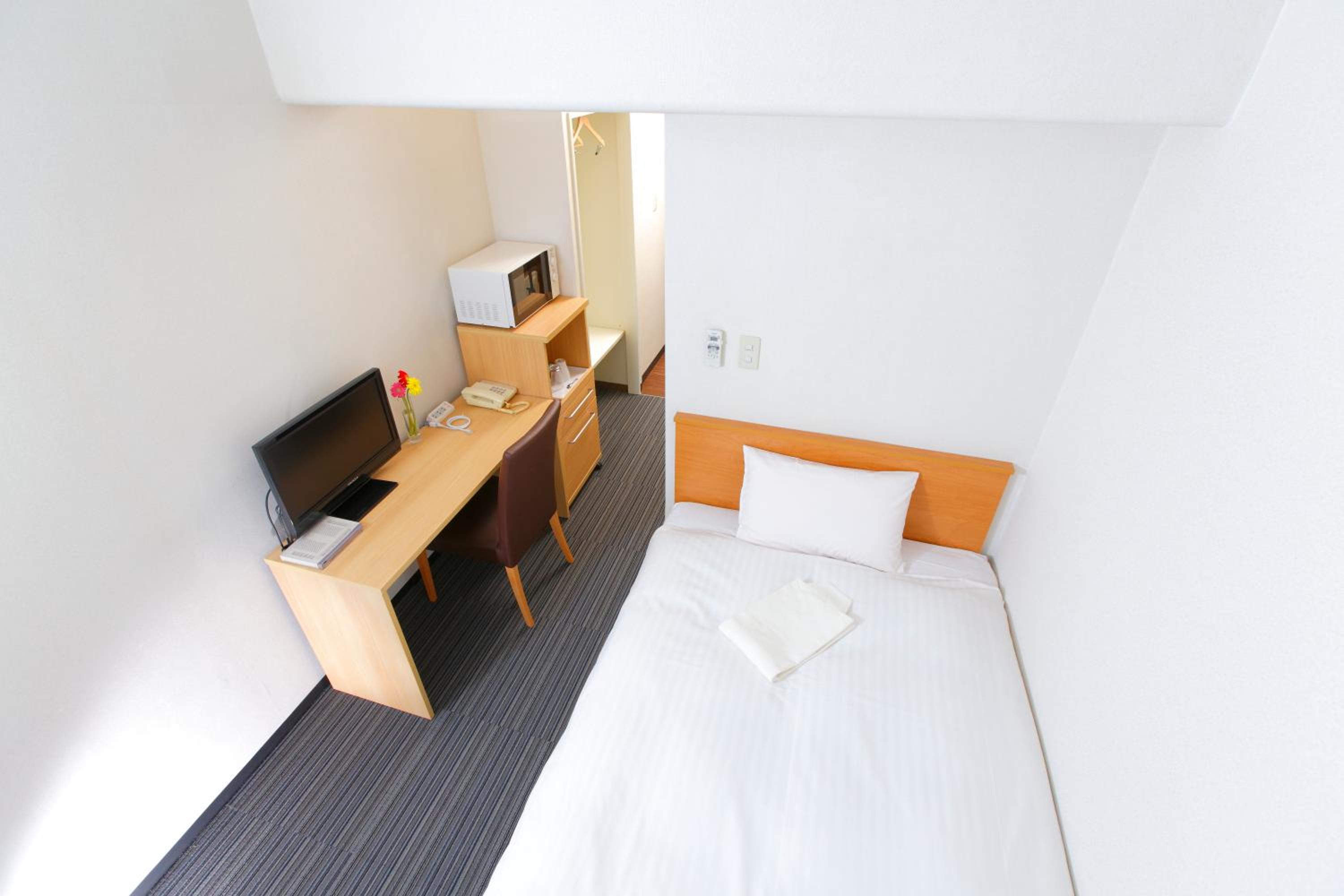 Single Room - Smoking - No cleaning & towels - Non refundable photo 1