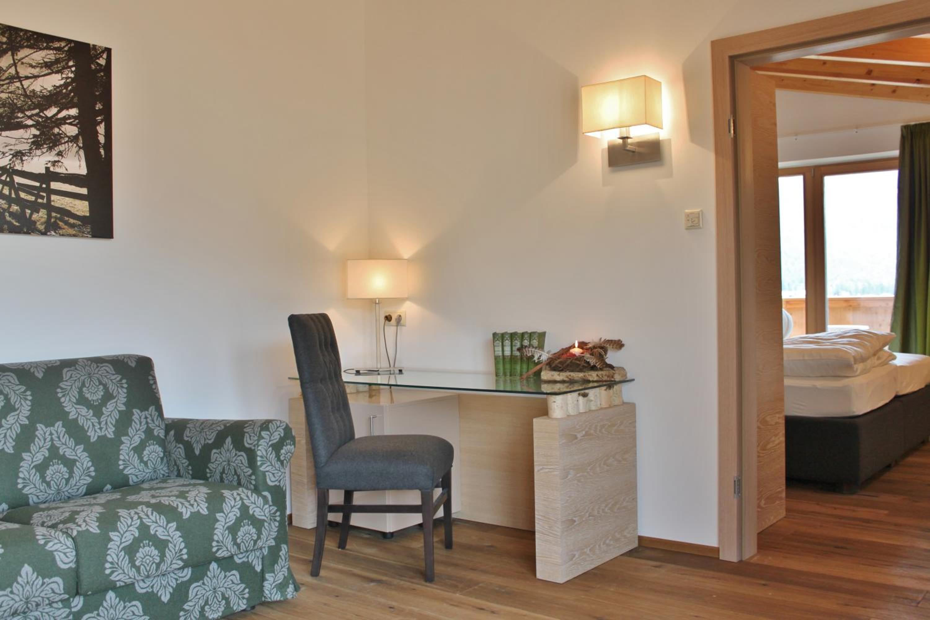 Superior Suite - Photo 9