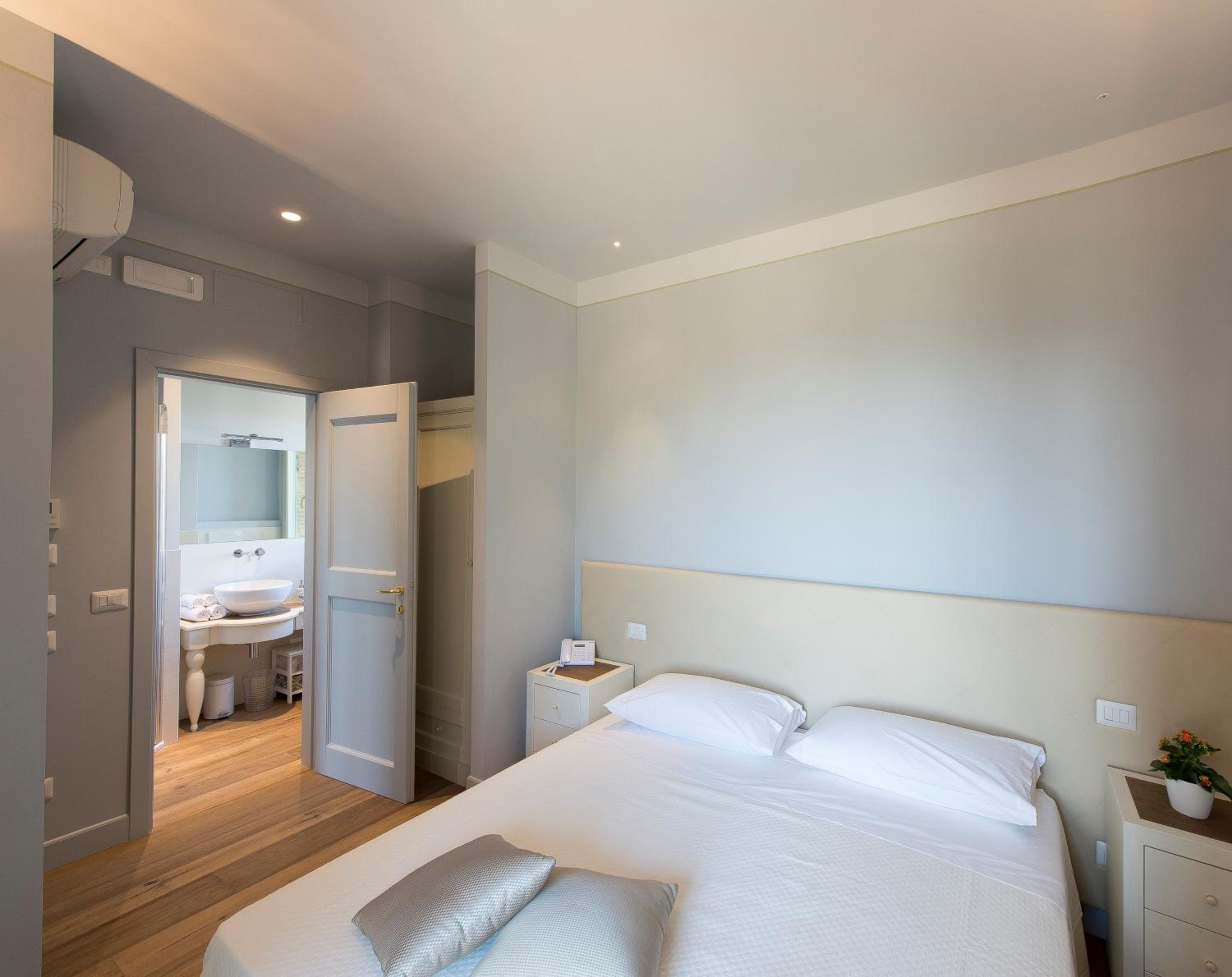 Double or Twin Room photo 2