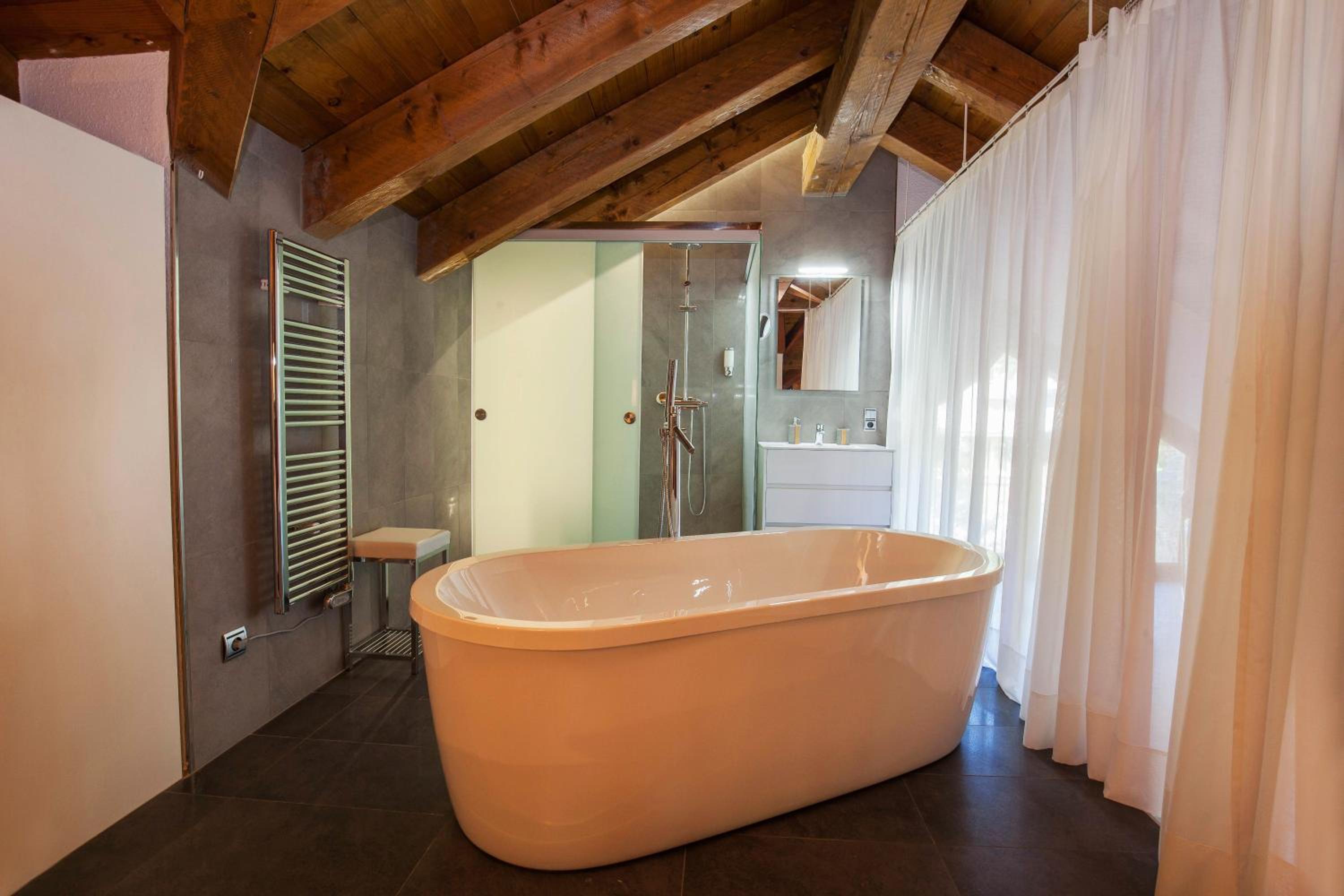 Deluxe King Suite photo 3